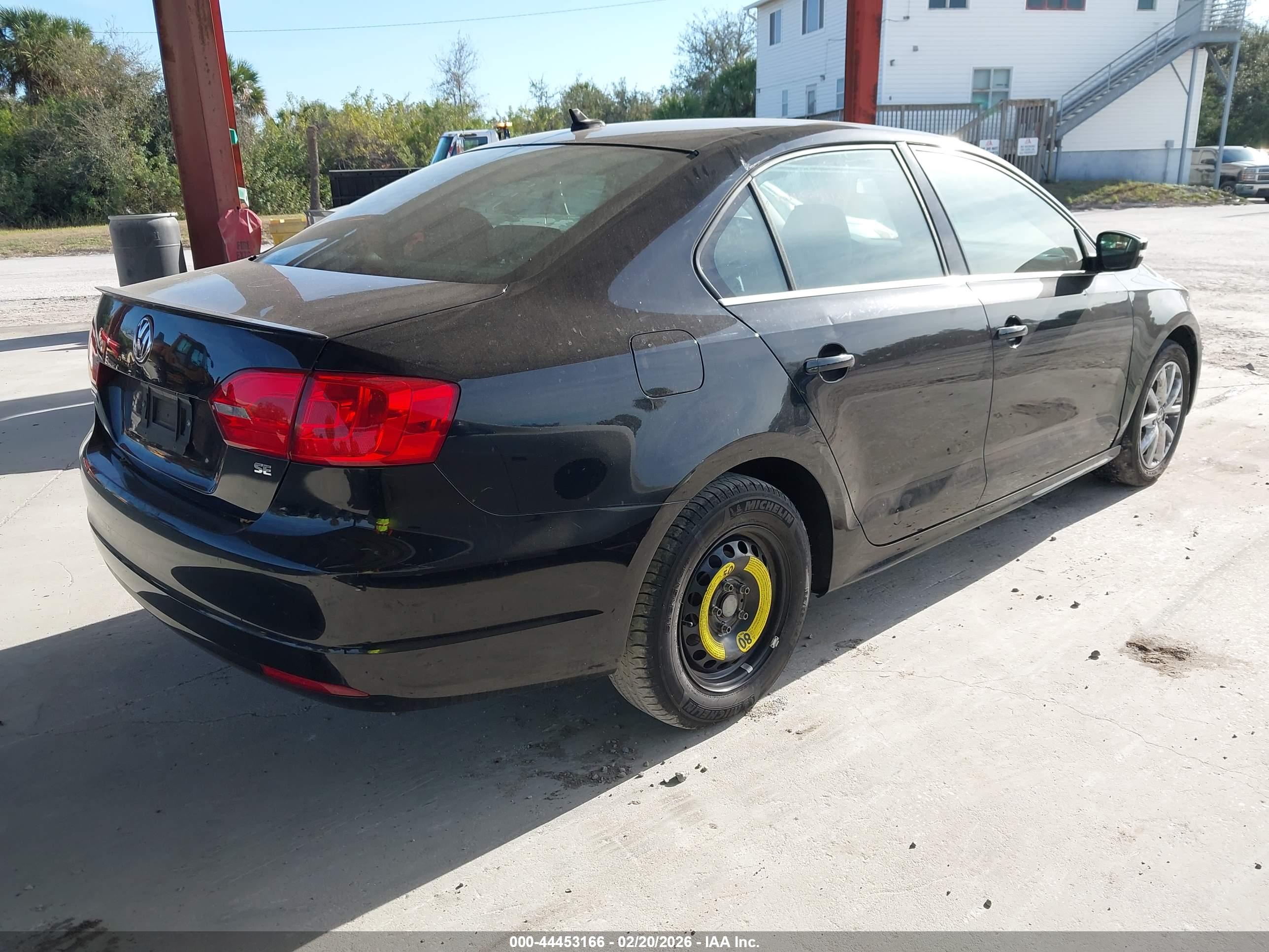 VOLKSWAGEN JETTA image 4