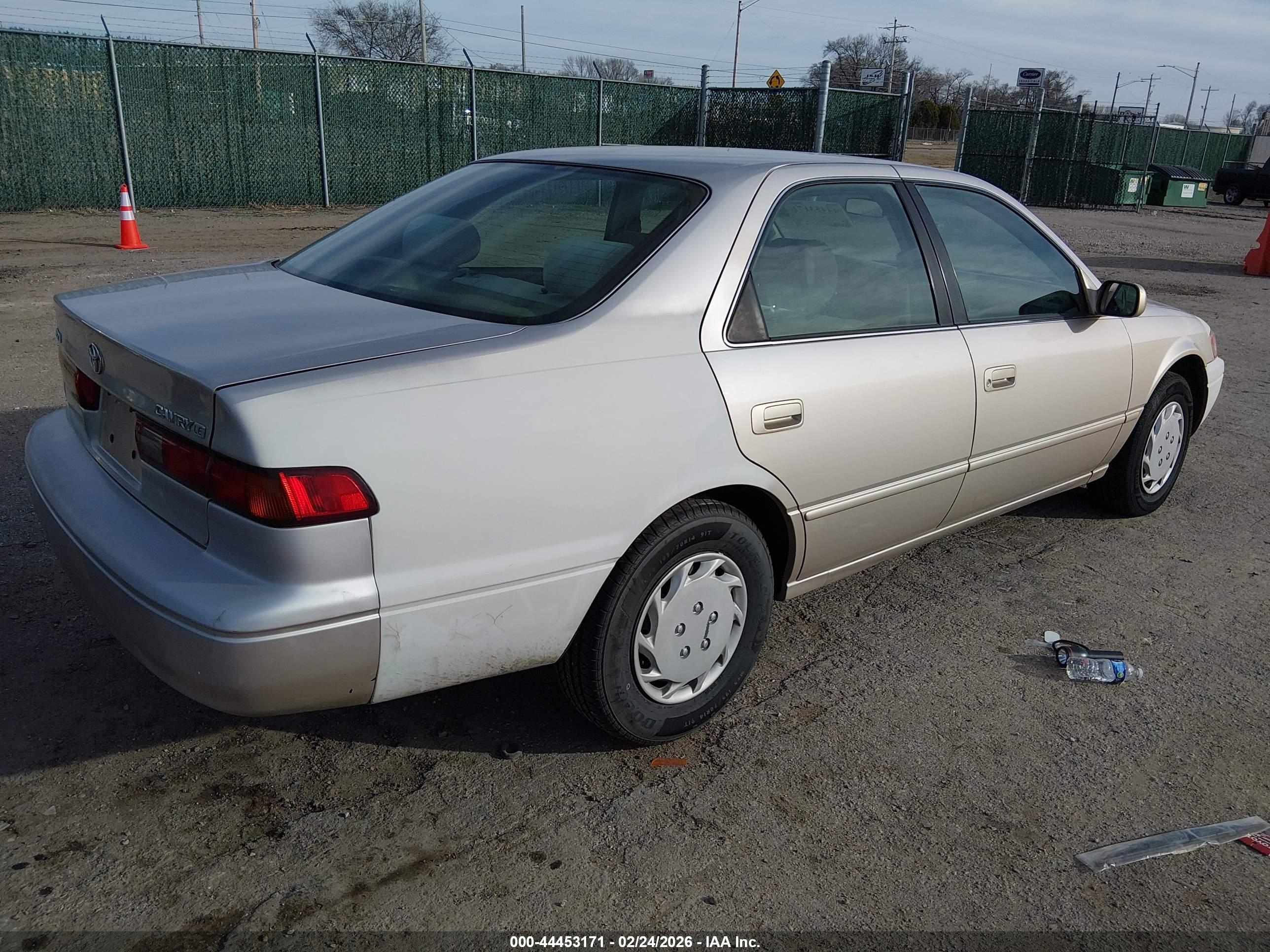 TOYOTA CAMRY image 4