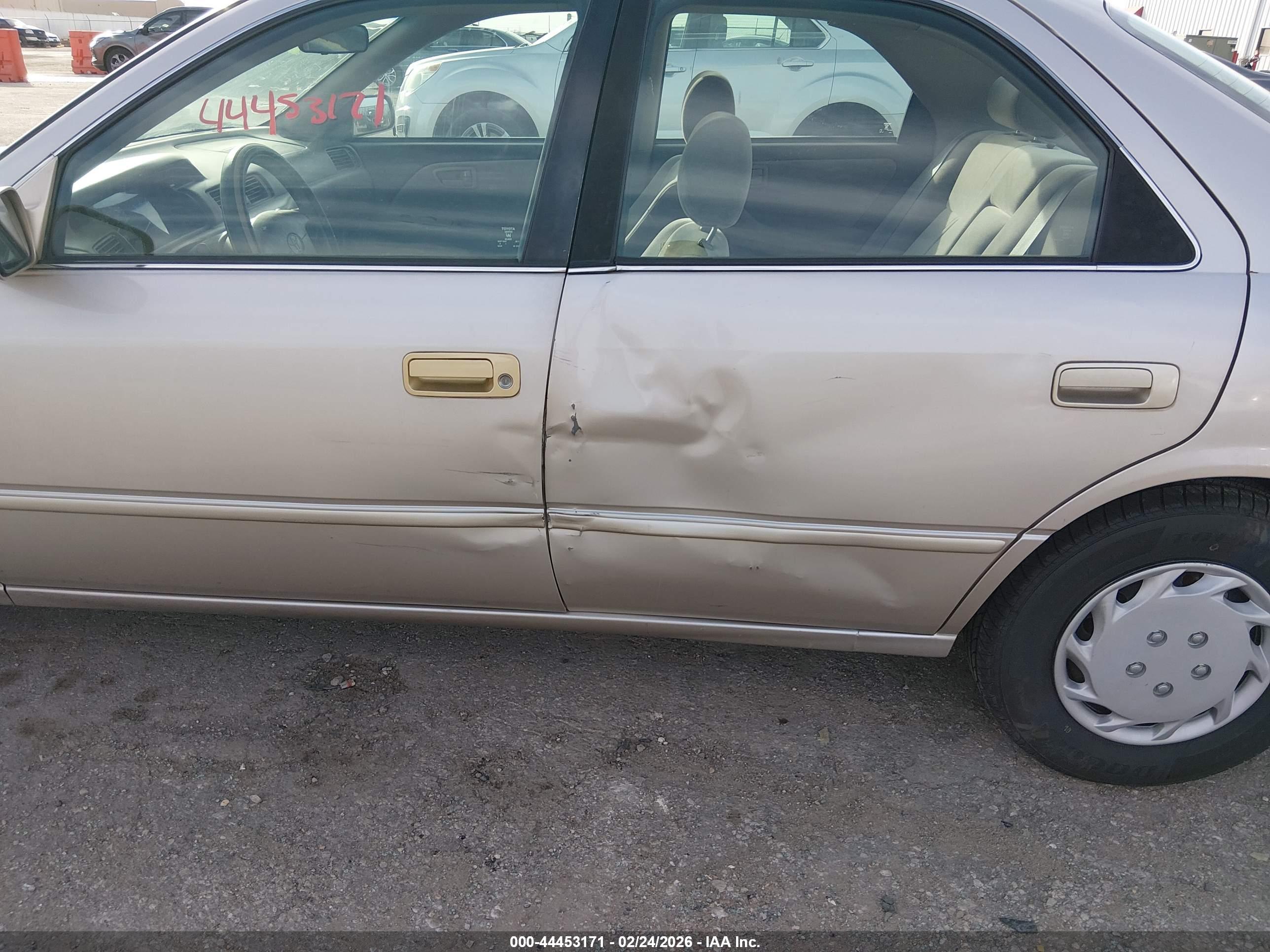 TOYOTA CAMRY image 6