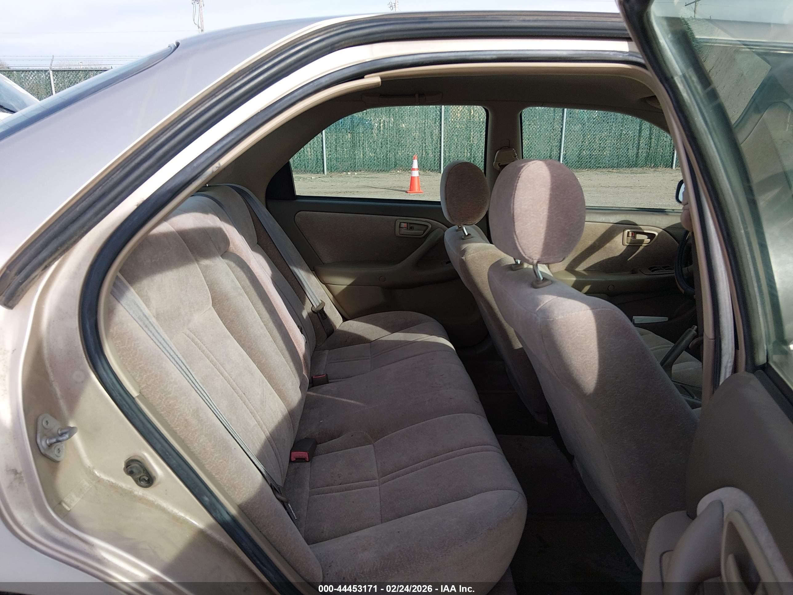 TOYOTA CAMRY image 8