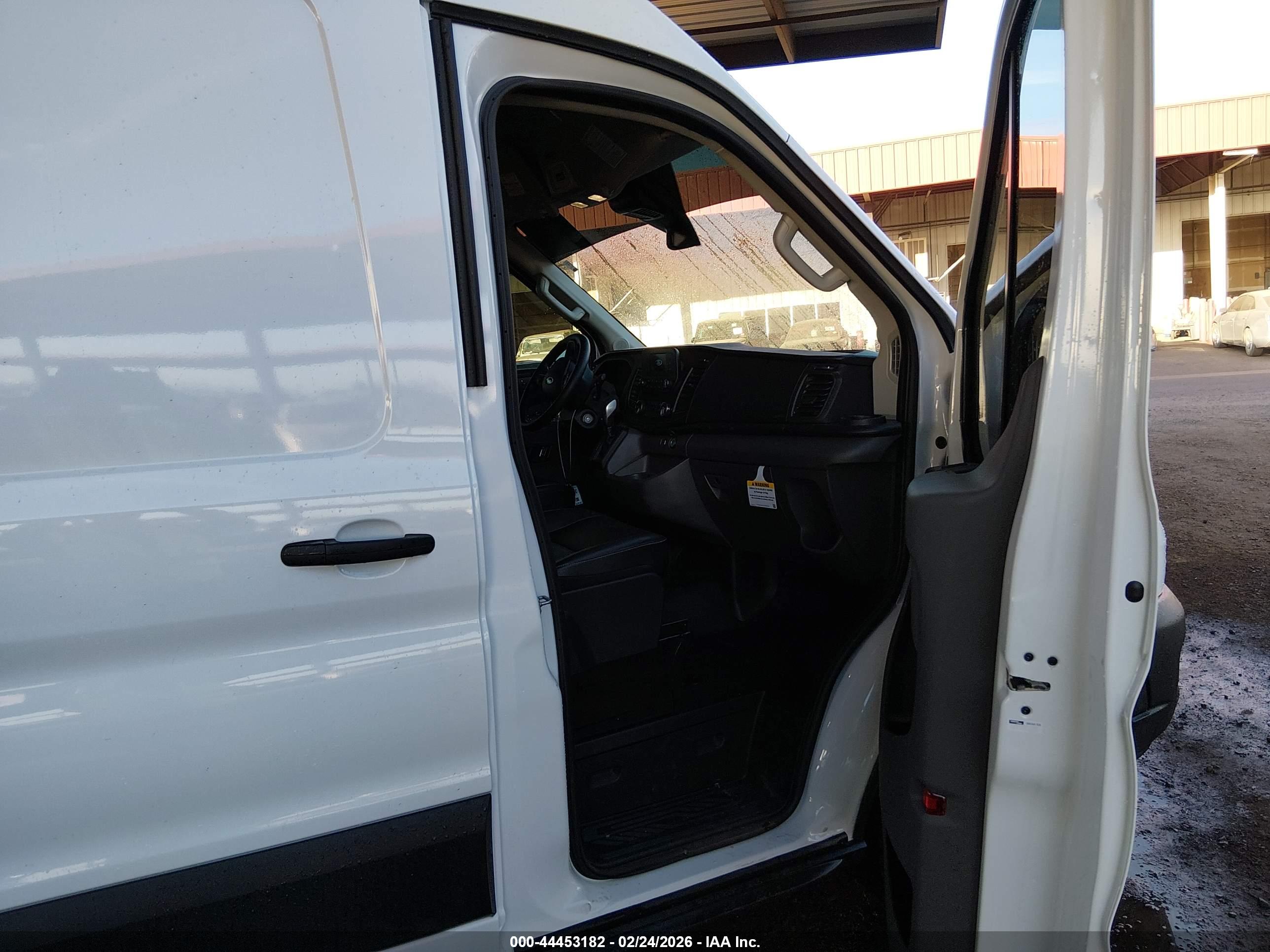 FORD TRANSIT-150 image 5