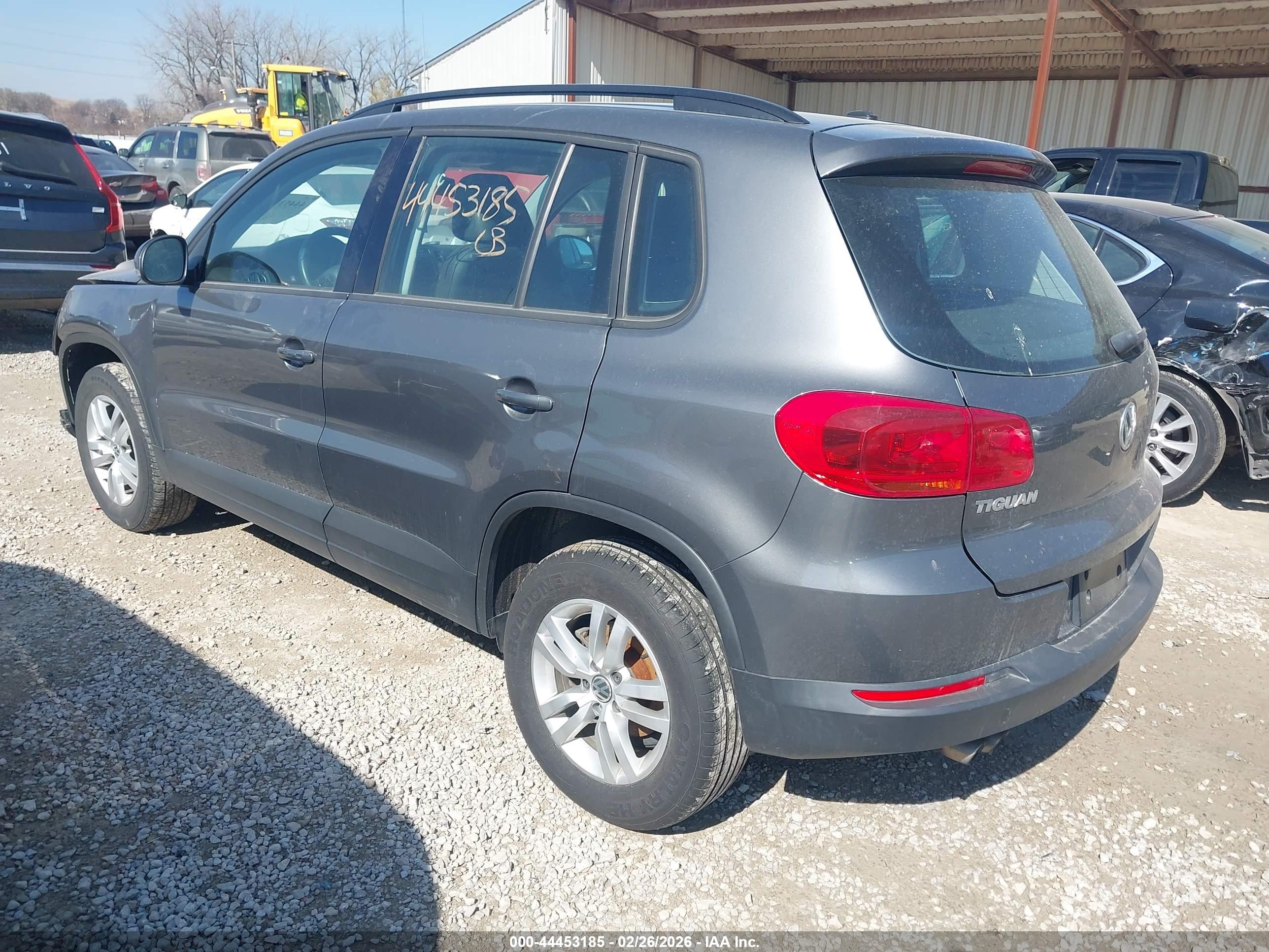 VOLKSWAGEN TIGUAN image 3