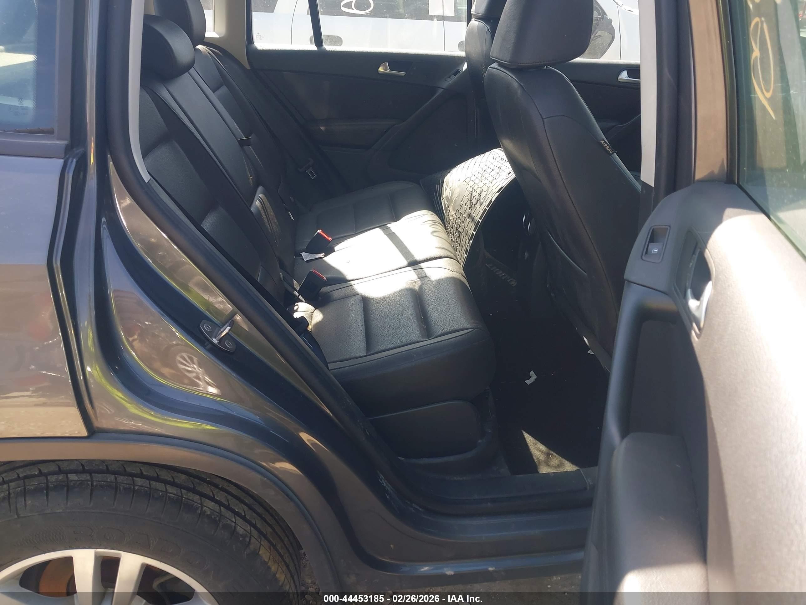 VOLKSWAGEN TIGUAN image 8