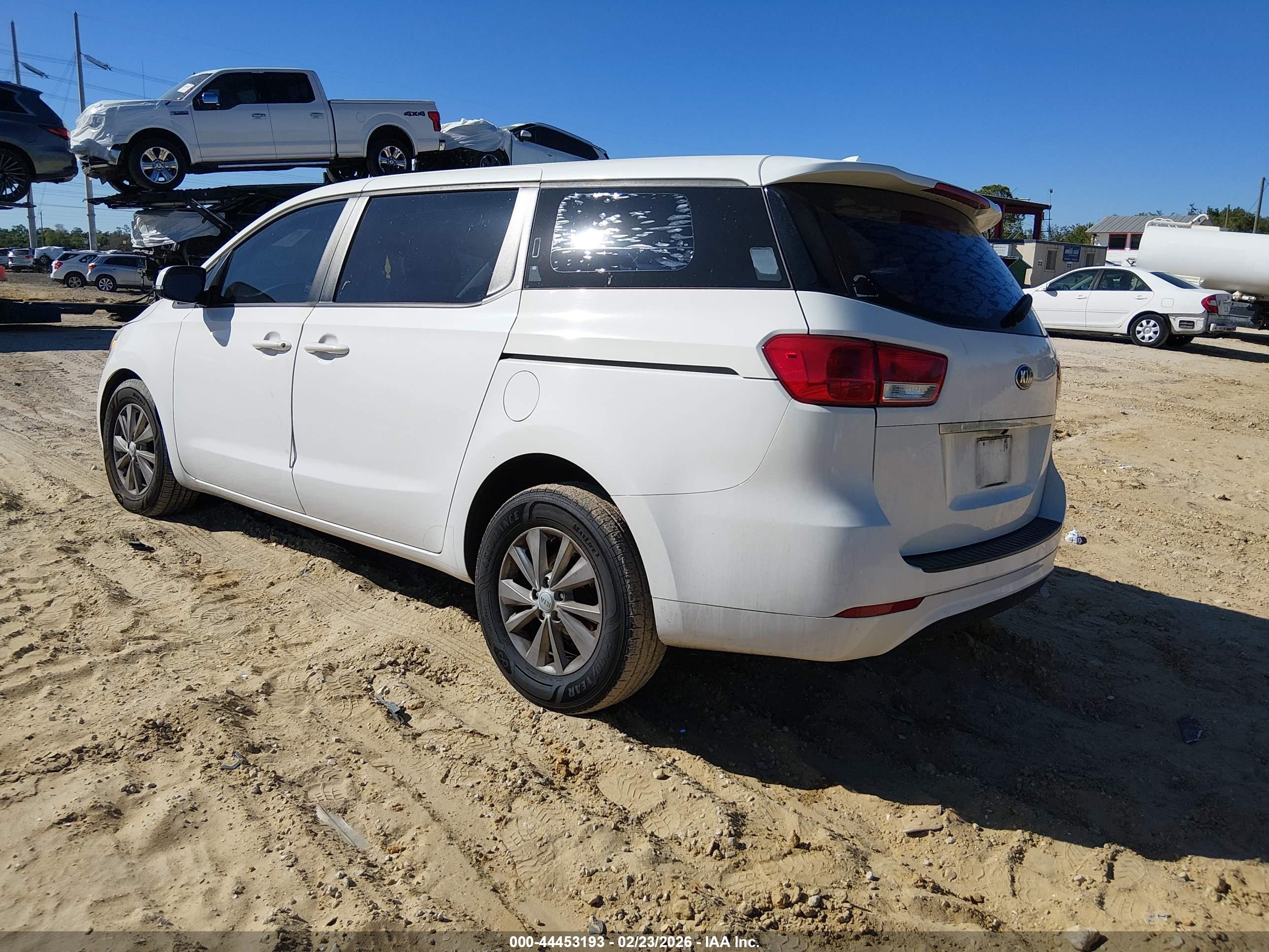 KIA SEDONA image 3