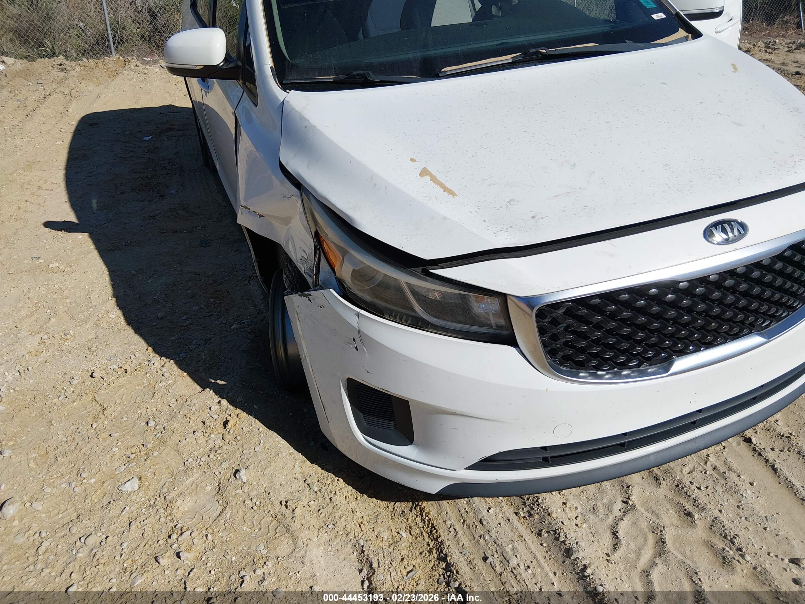 KIA SEDONA image 6