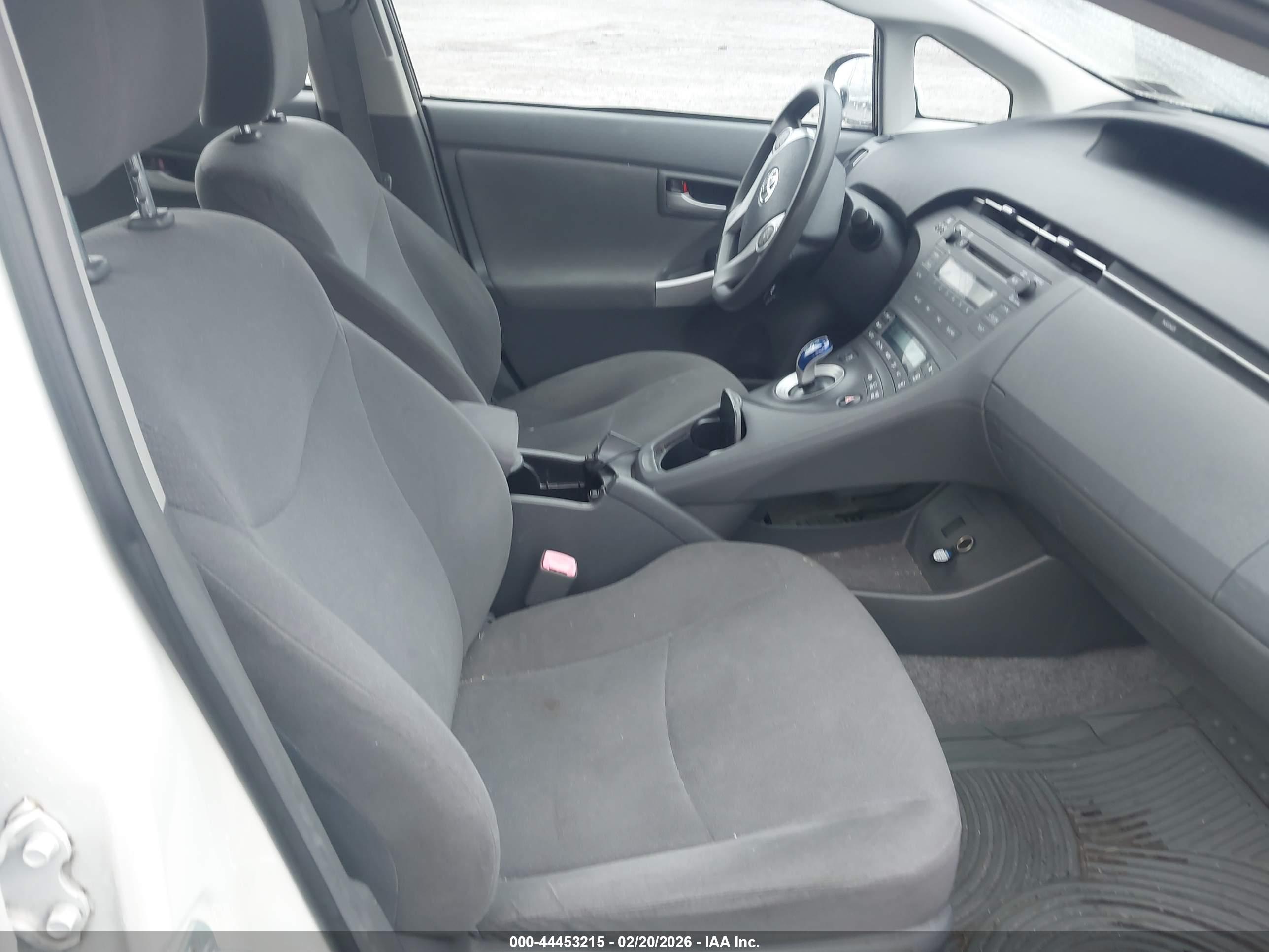 TOYOTA PRIUS image 5