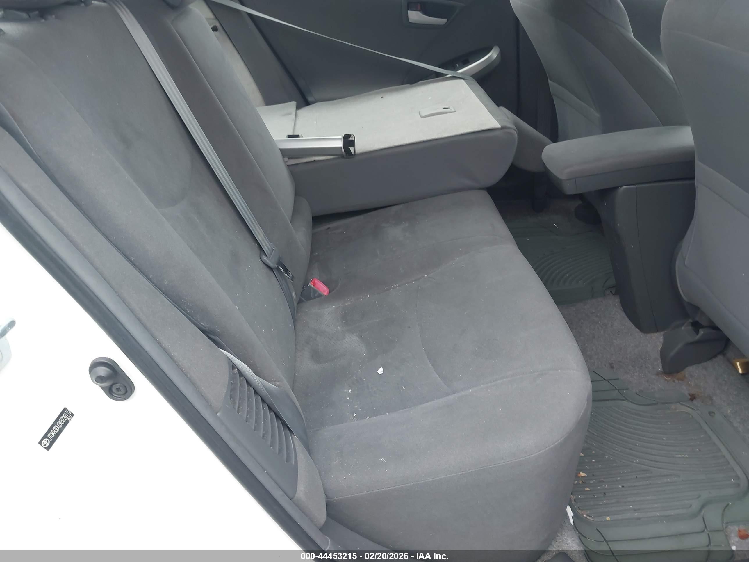 TOYOTA PRIUS image 8