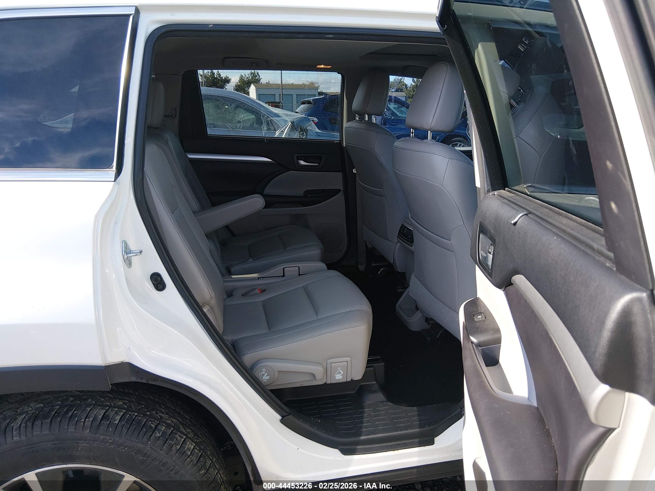 TOYOTA HIGHLANDER image 8