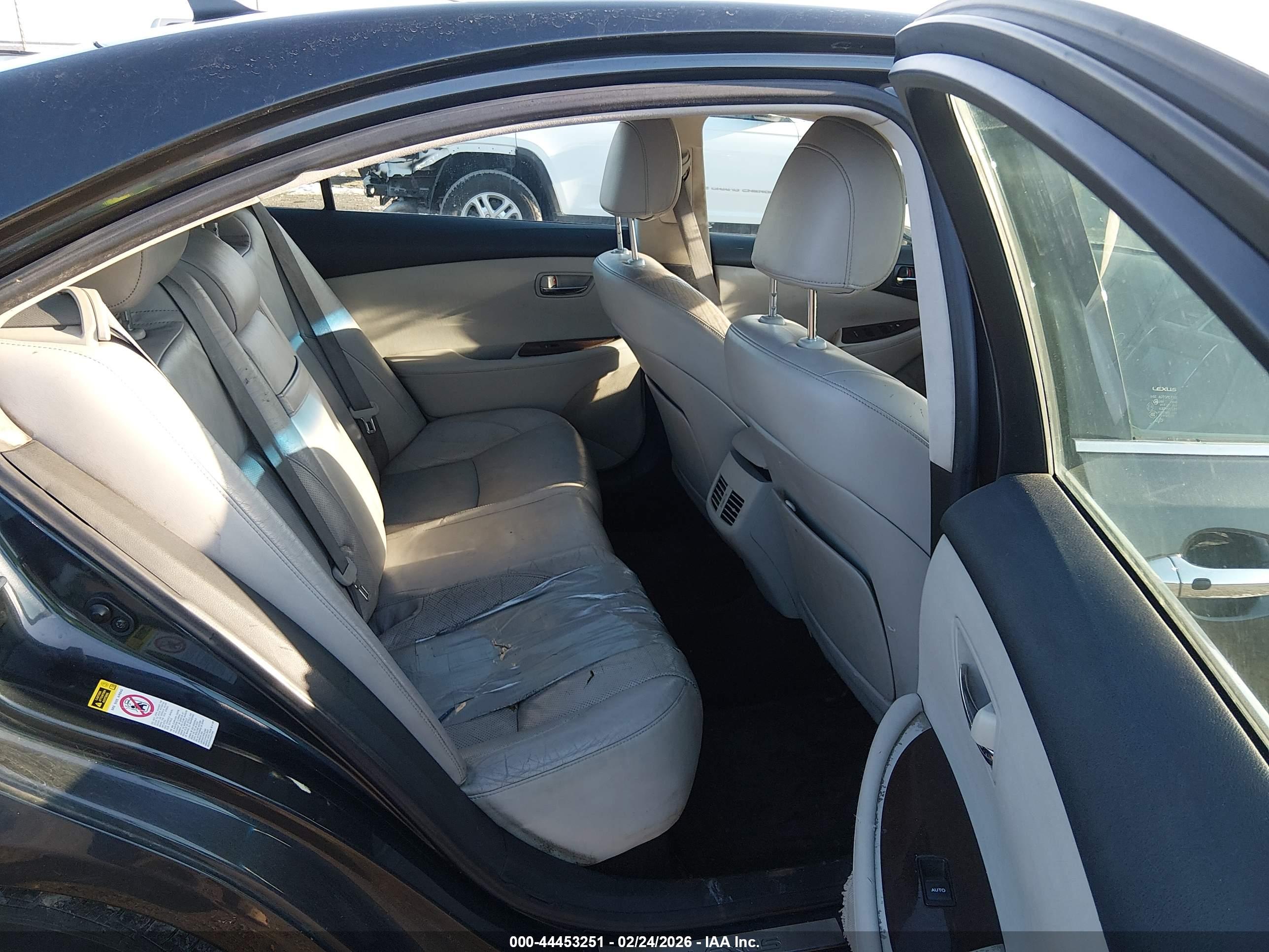 LEXUS ES image 8