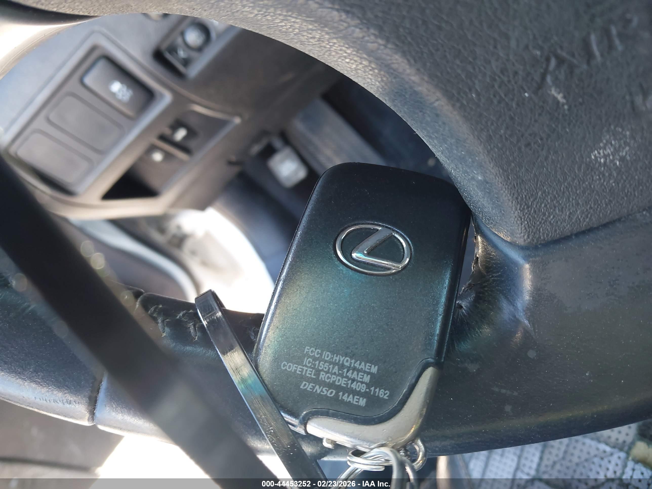 LEXUS IS image 11