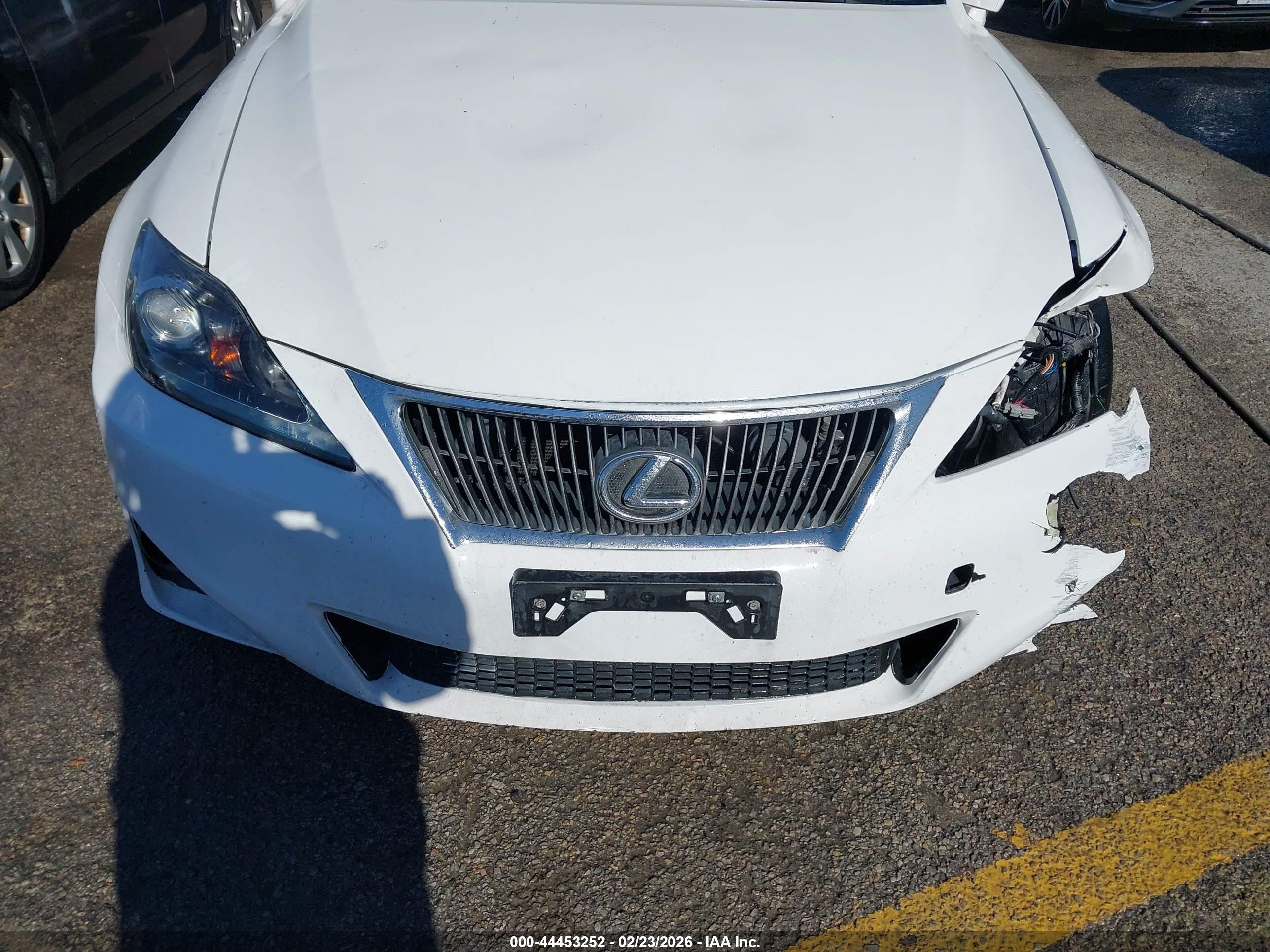 LEXUS IS image 6