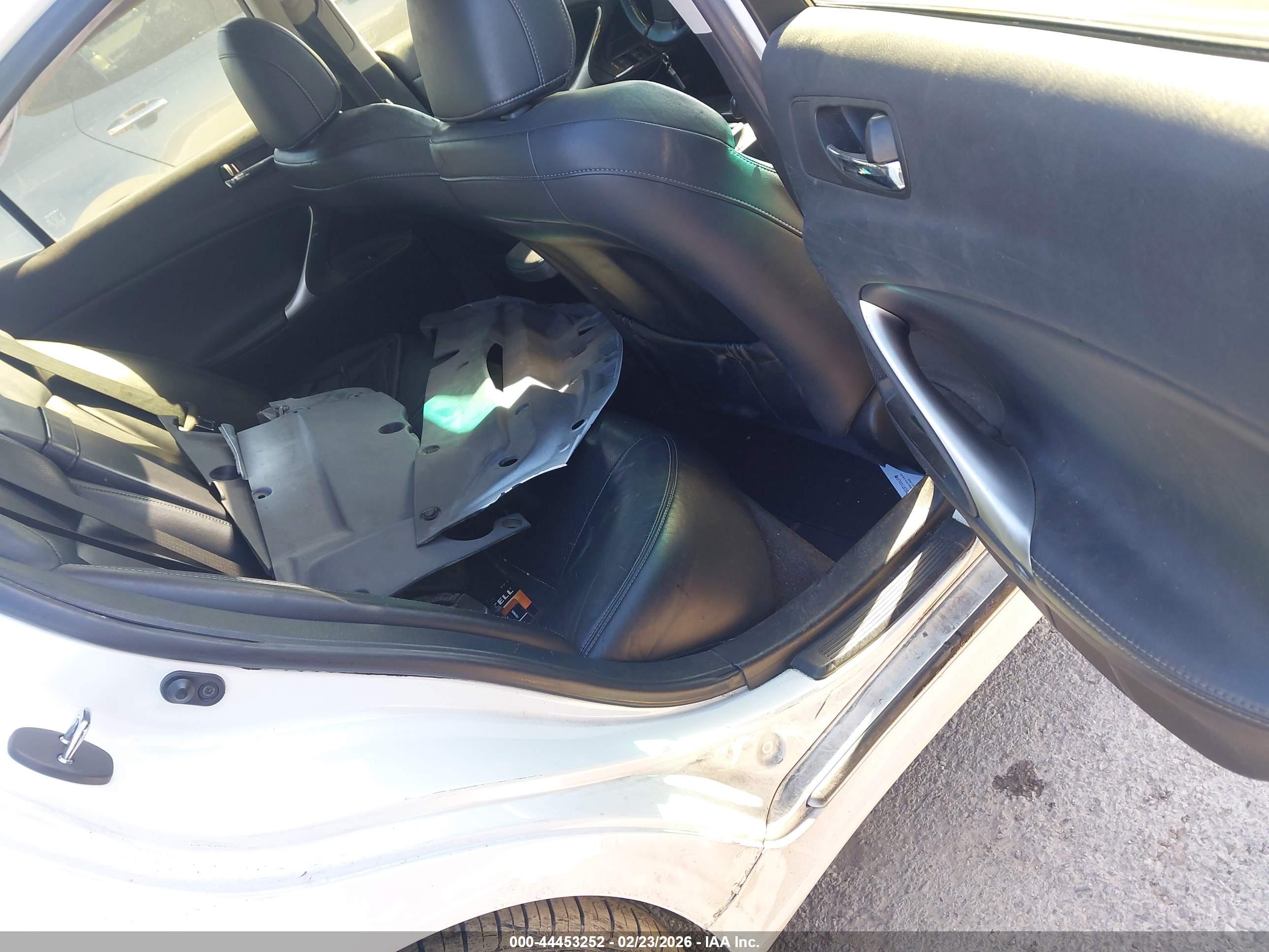 LEXUS IS image 8