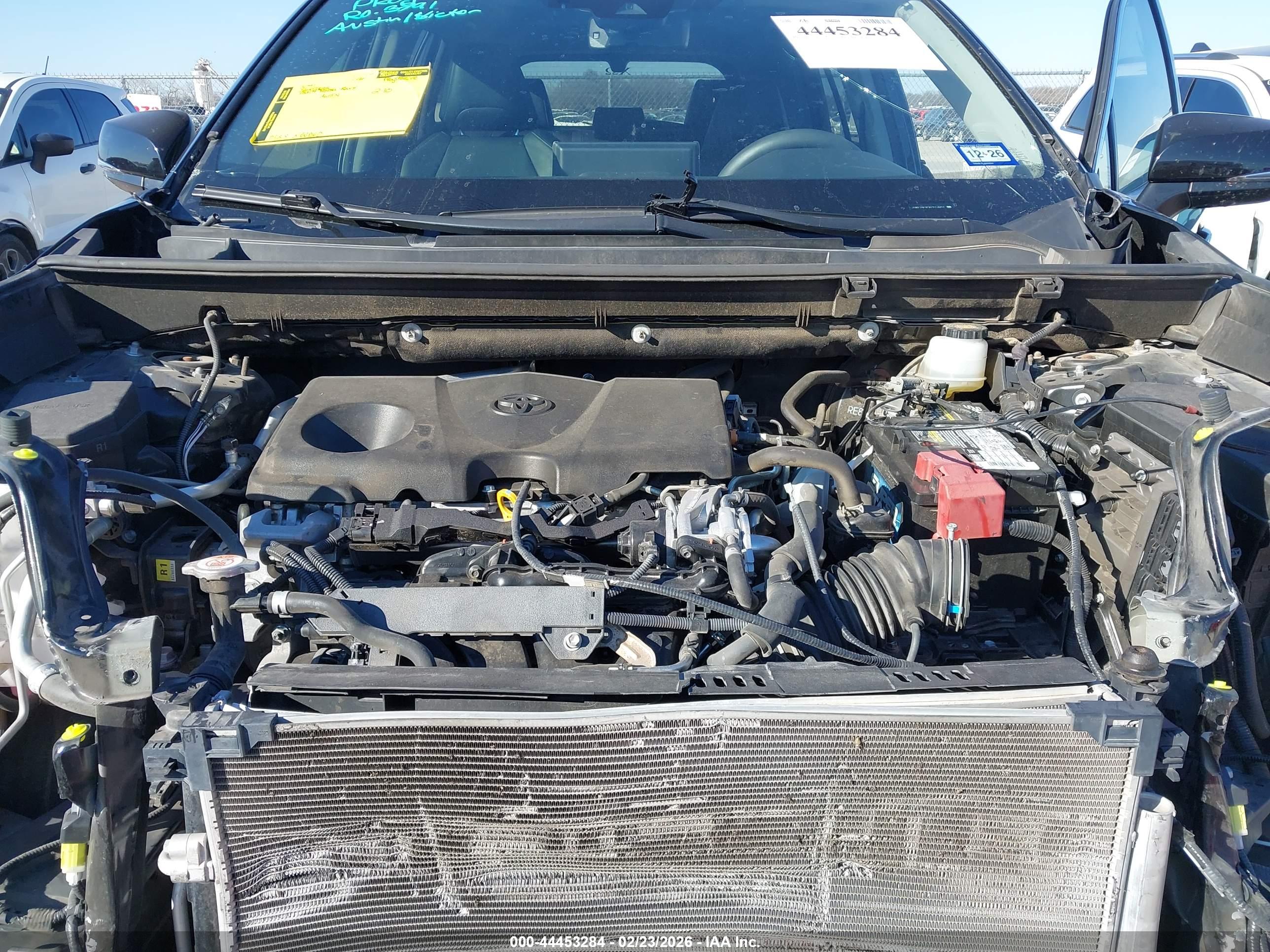 TOYOTA RAV4 image 10