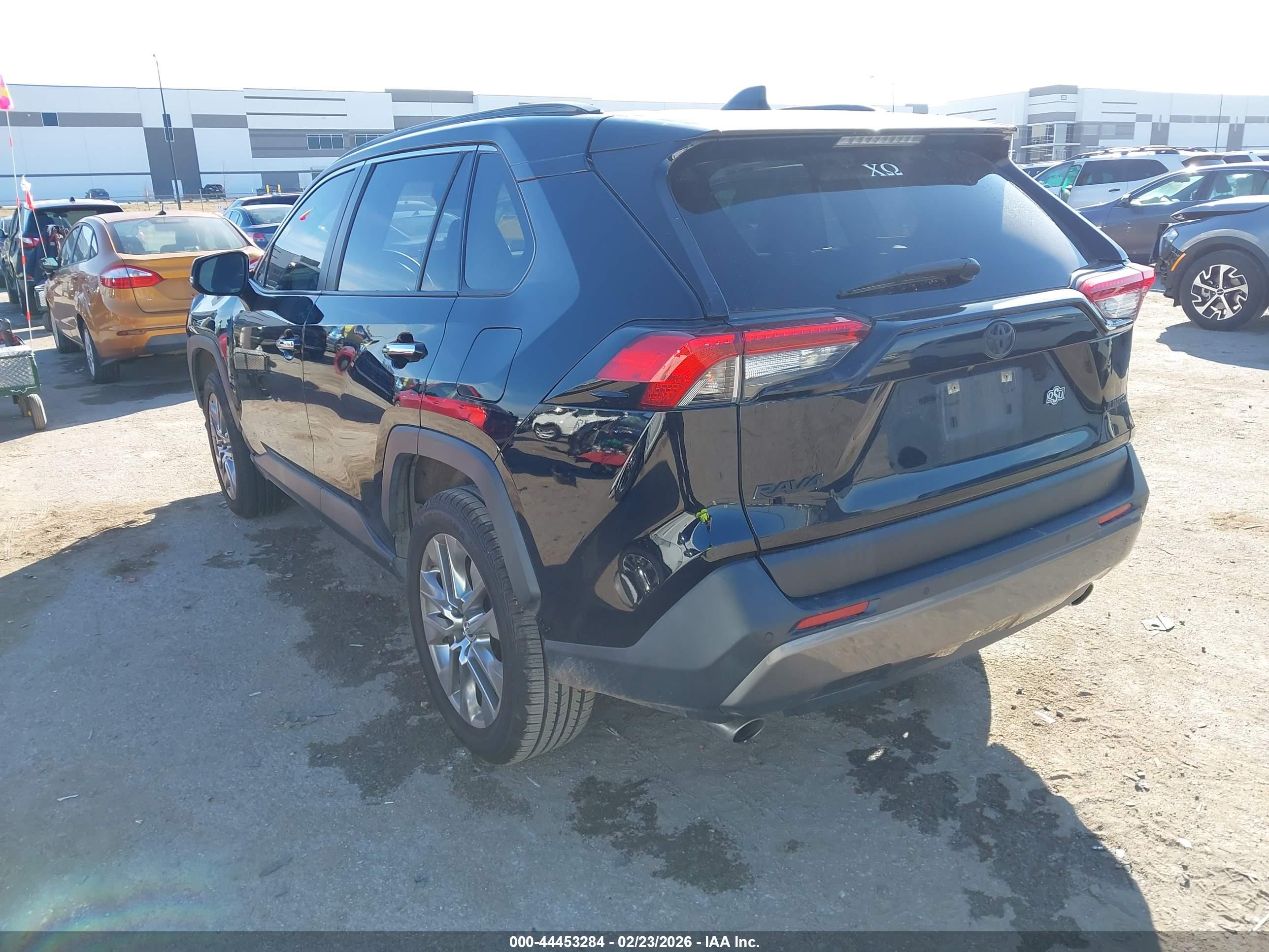 TOYOTA RAV4 image 3