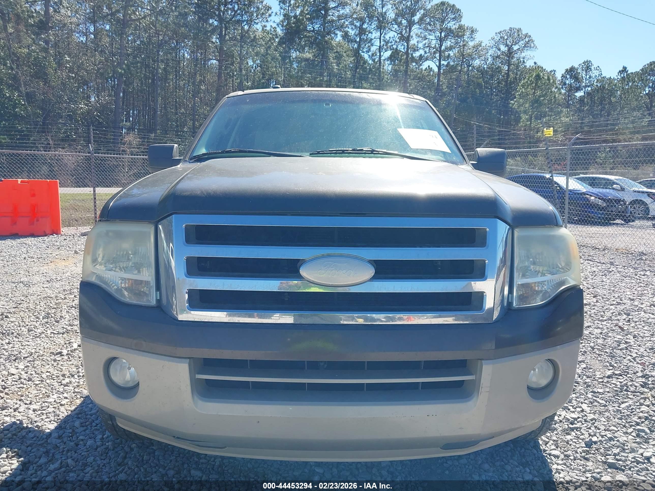 FORD EXPEDITION image 6