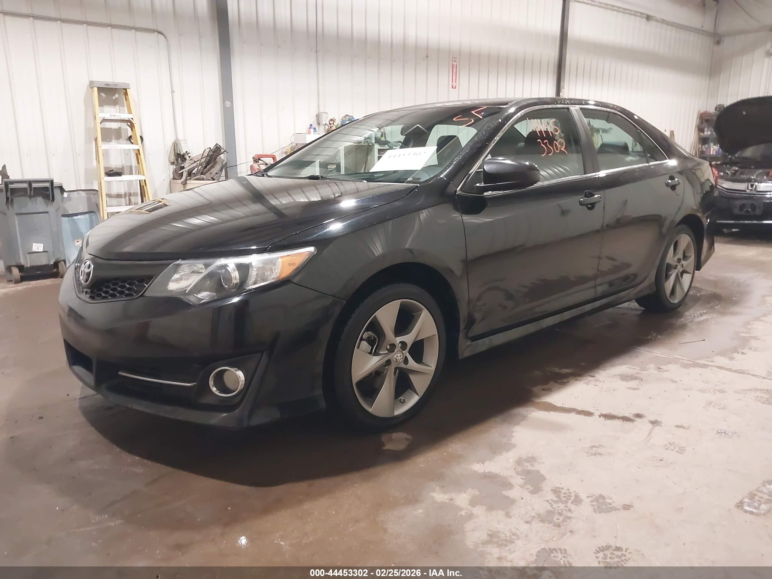 TOYOTA CAMRY image 2