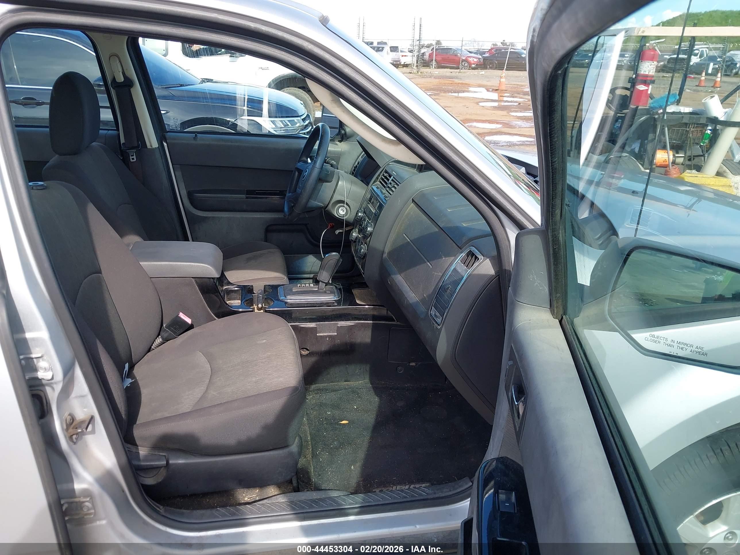 MAZDA TRIBUTE image 5
