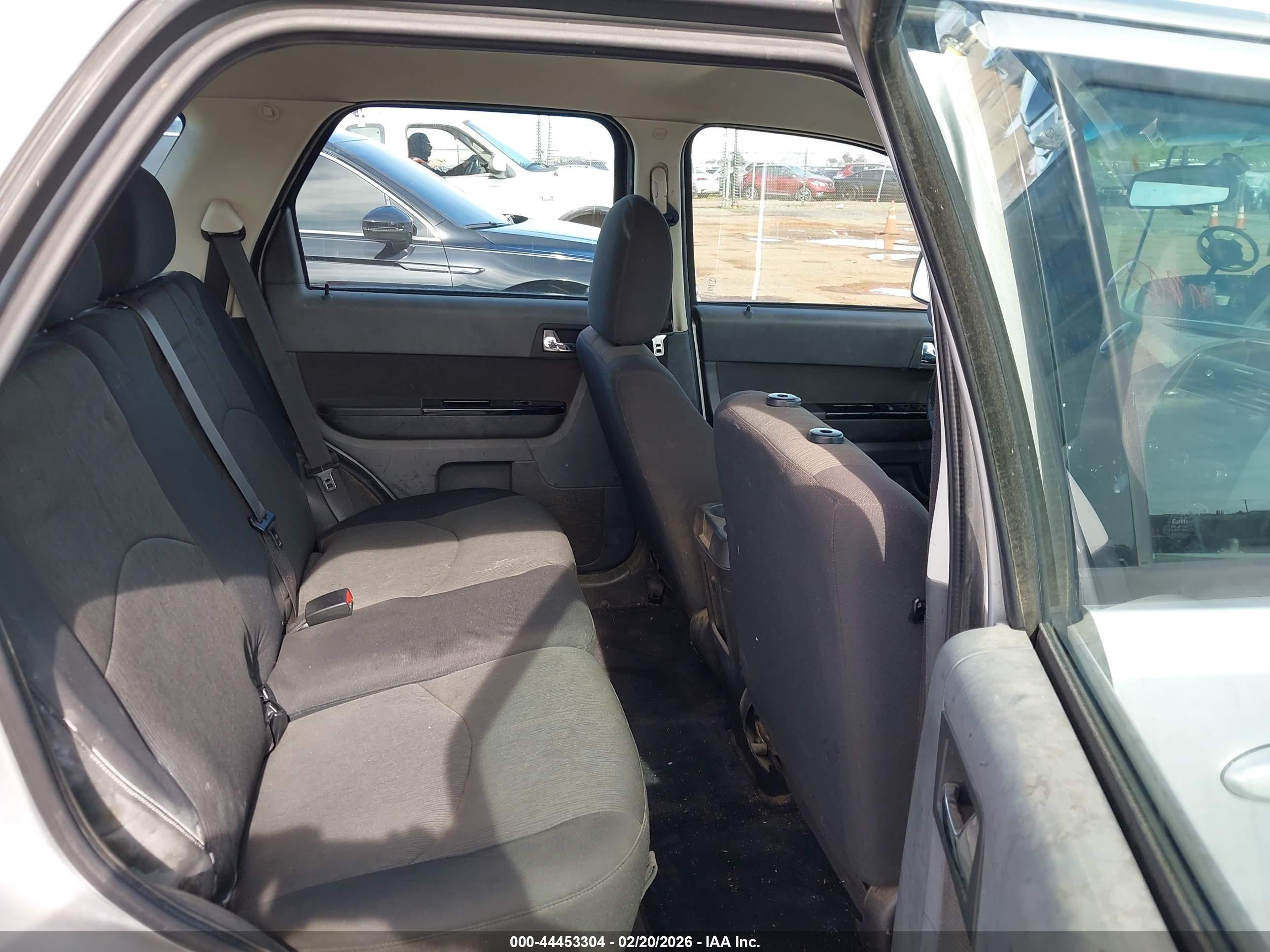 MAZDA TRIBUTE image 8