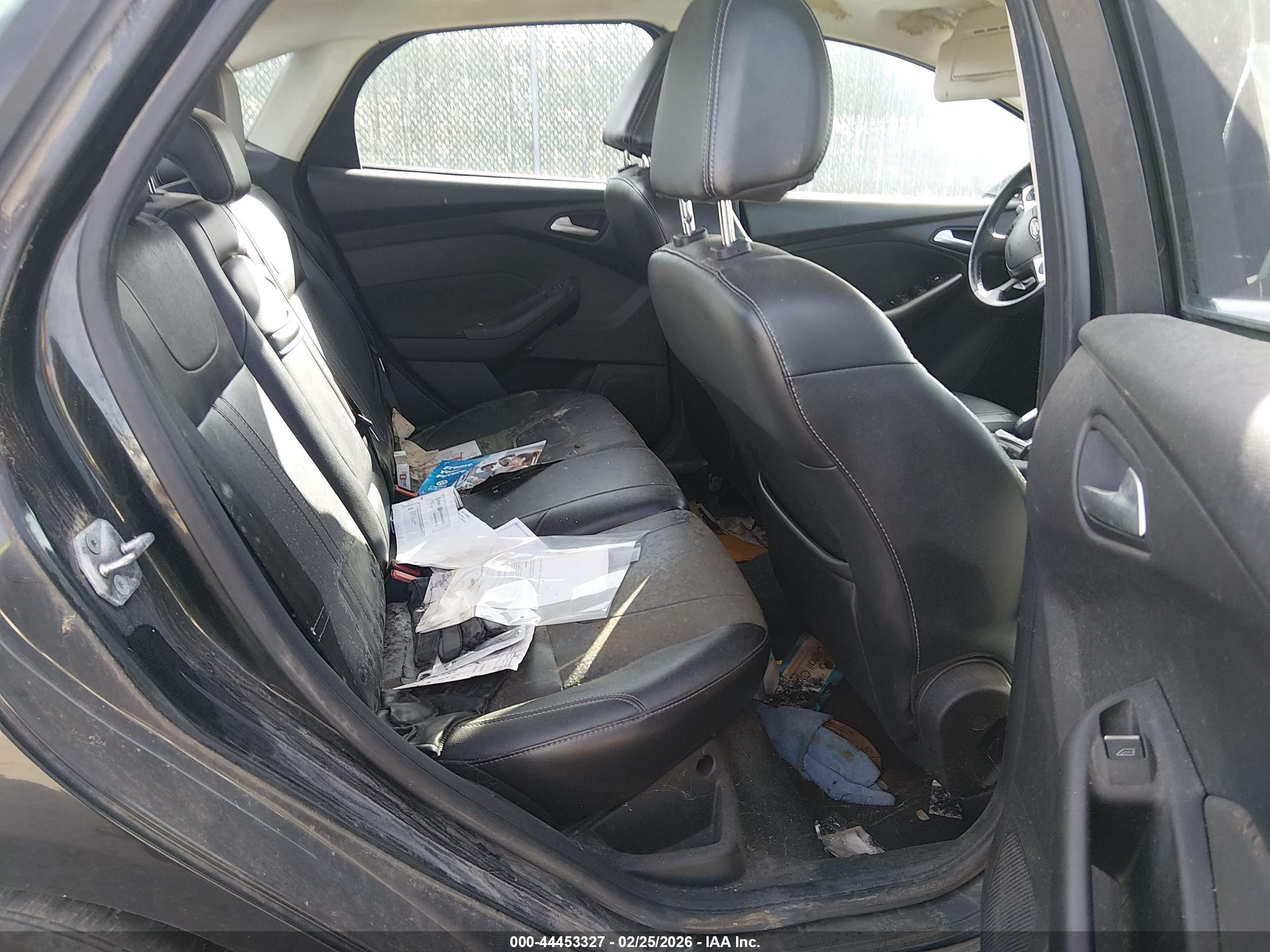 FORD FOCUS image 8