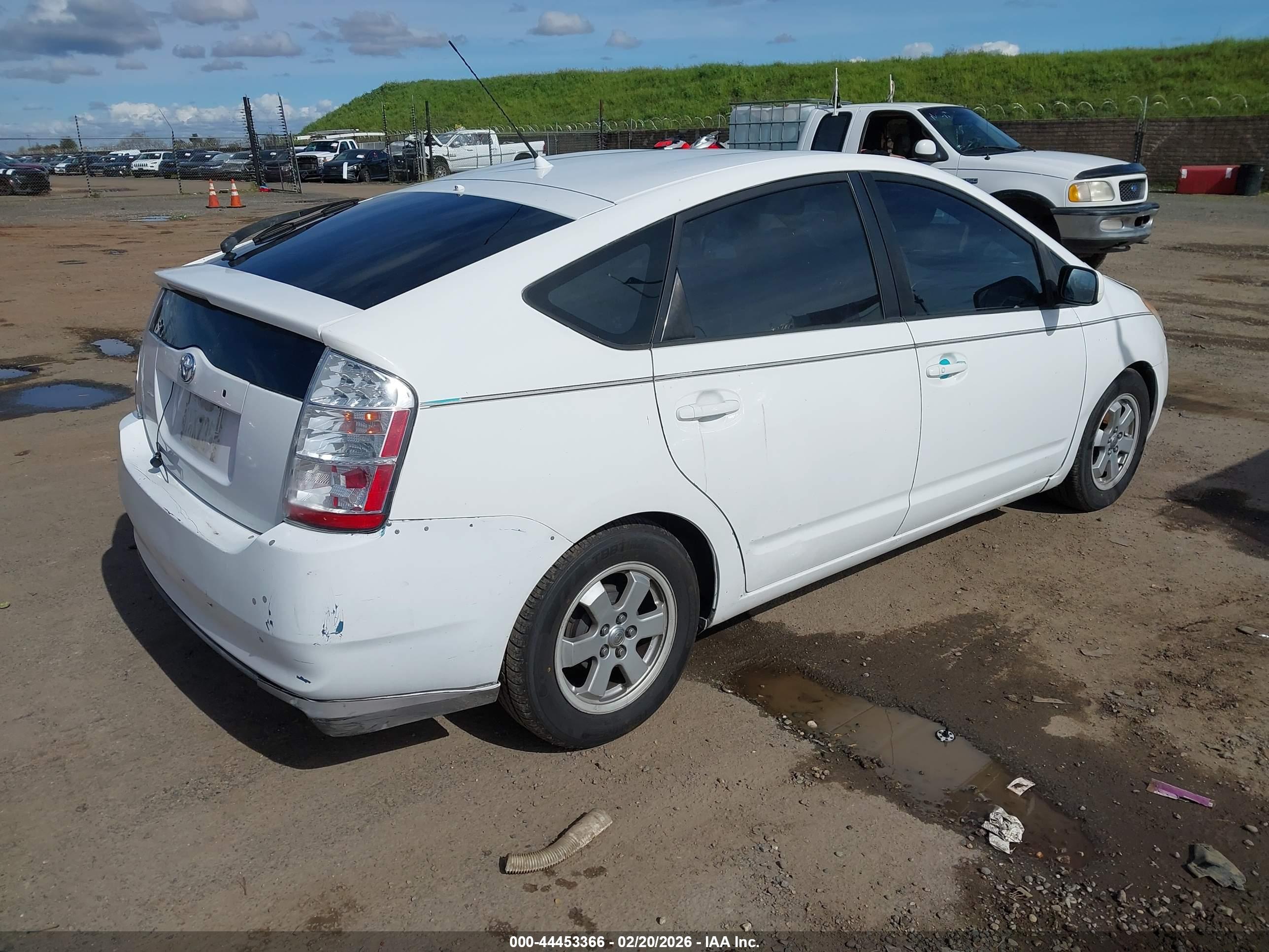 TOYOTA PRIUS image 4