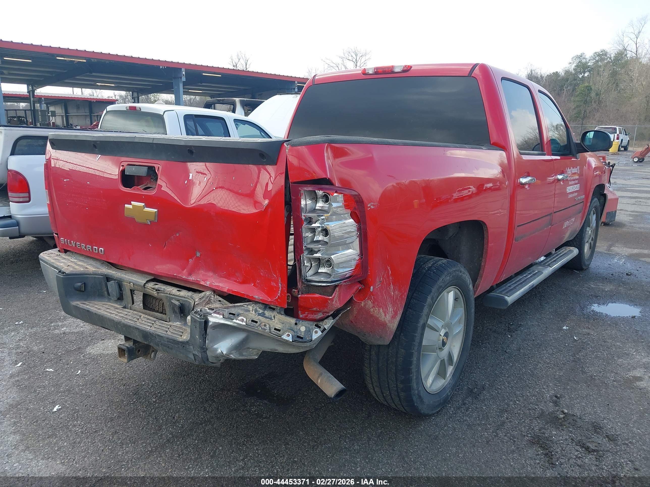 CHEVROLET SILVERADO image 4