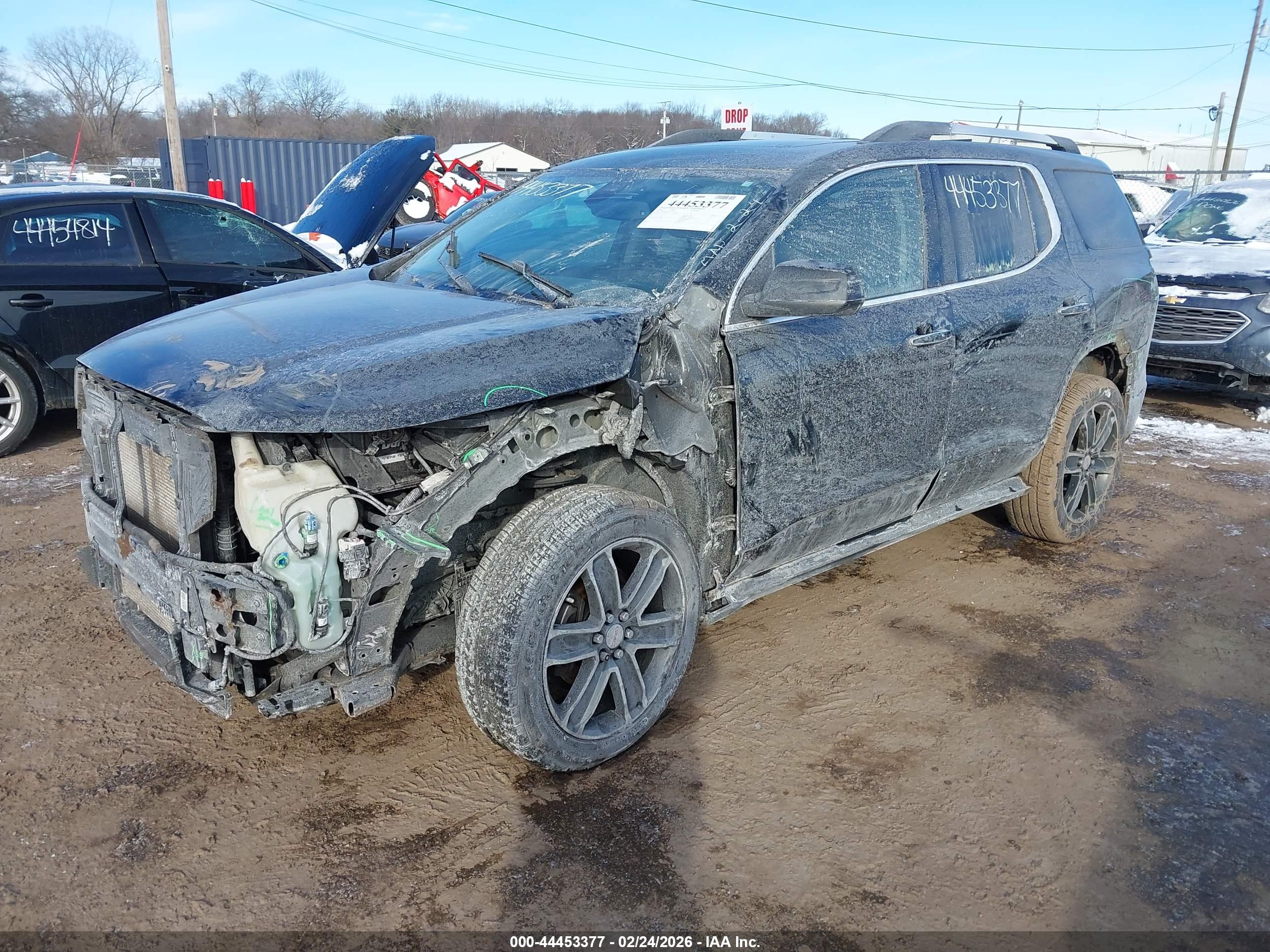 GMC ACADIA image 2