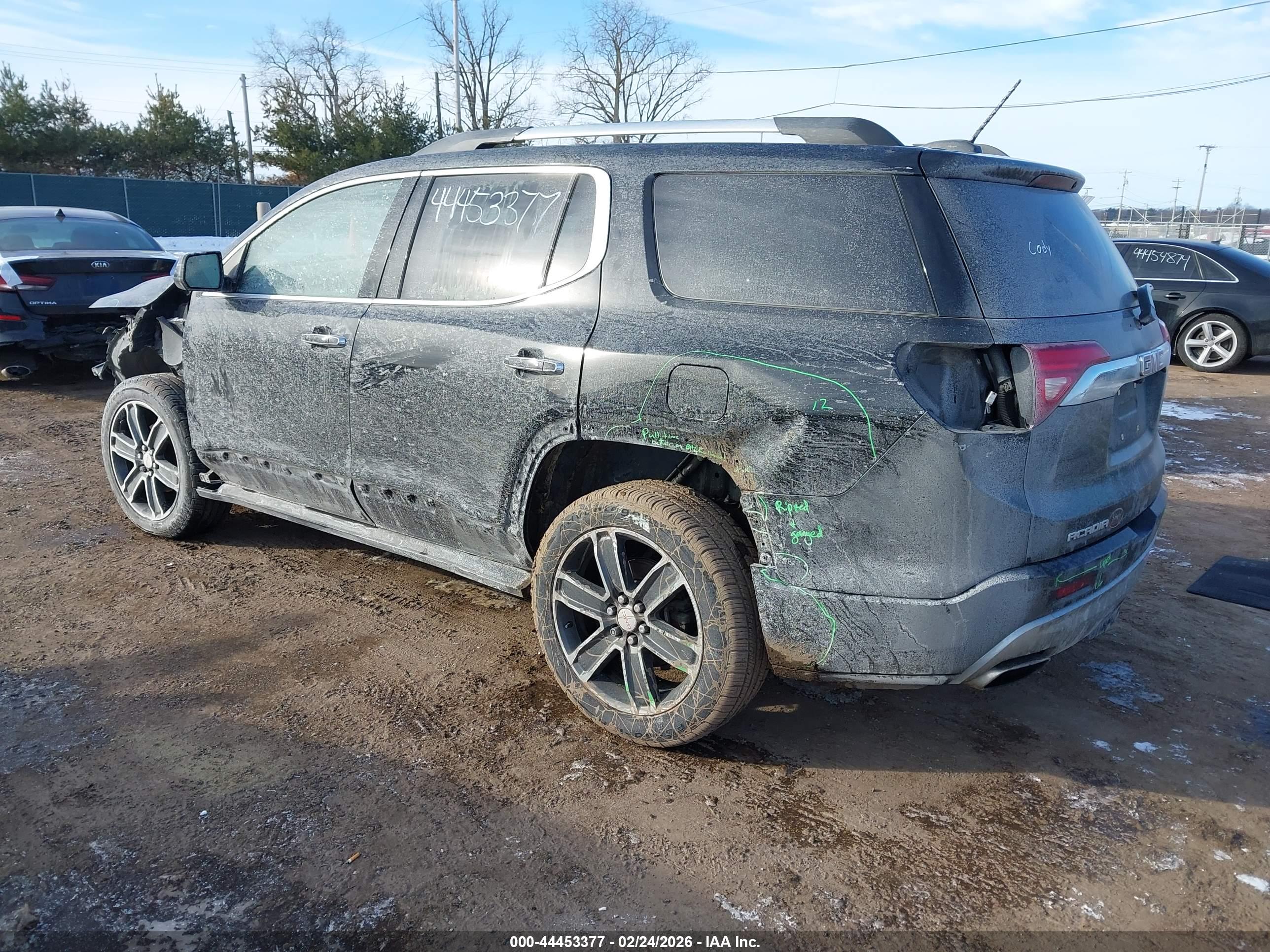 GMC ACADIA image 3