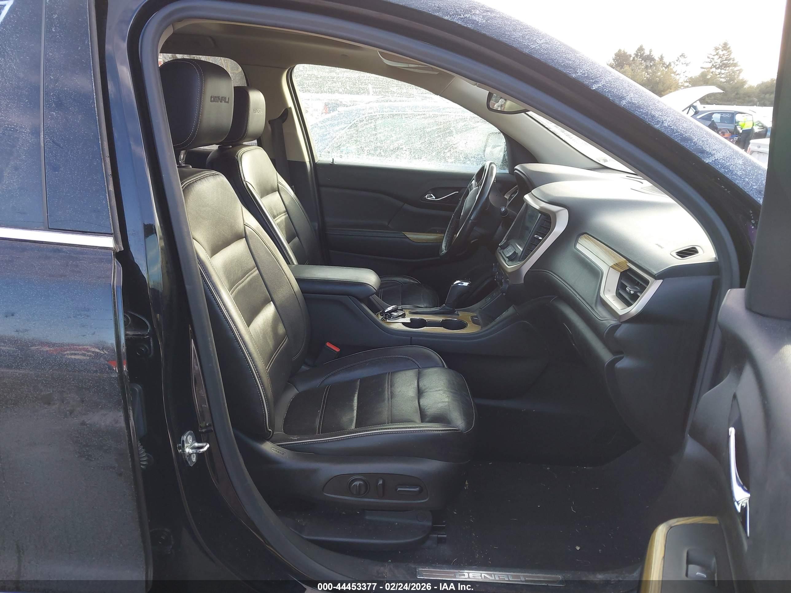 GMC ACADIA image 5