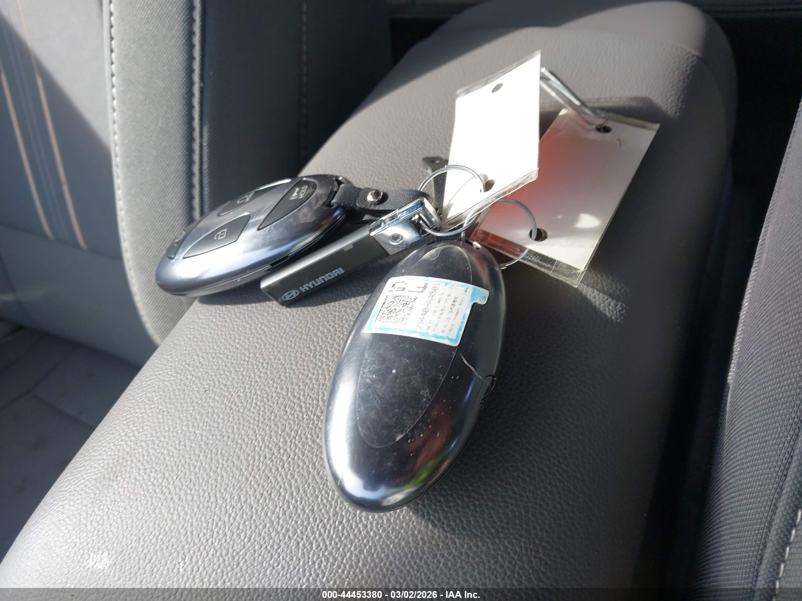 HYUNDAI ELANTRA image 11