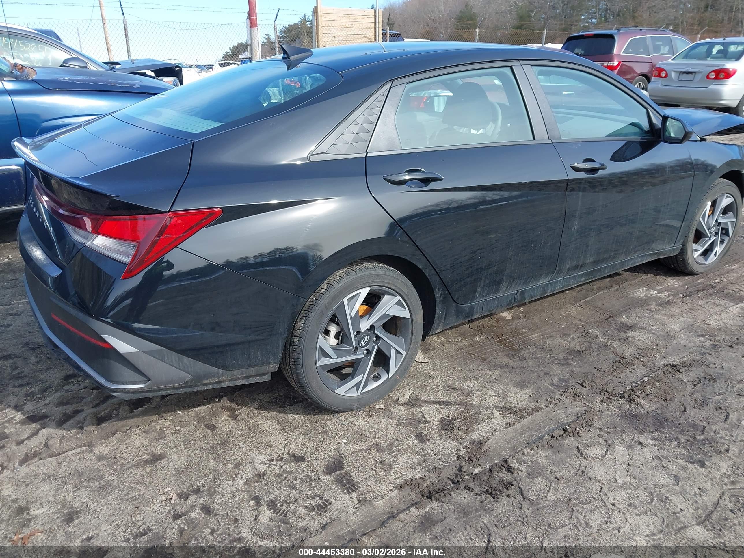 HYUNDAI ELANTRA image 4