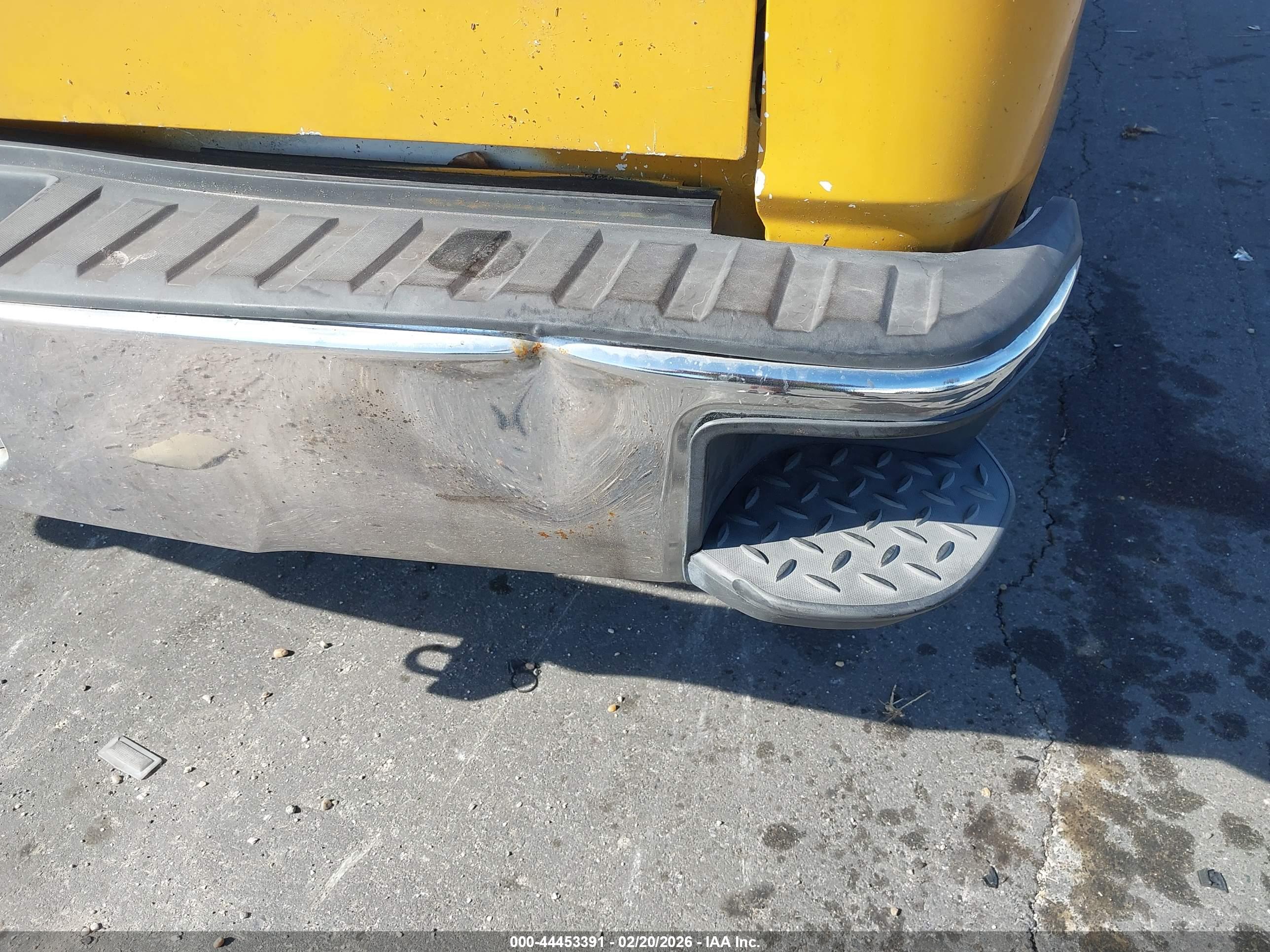 CHEVROLET SILVERADO image 6
