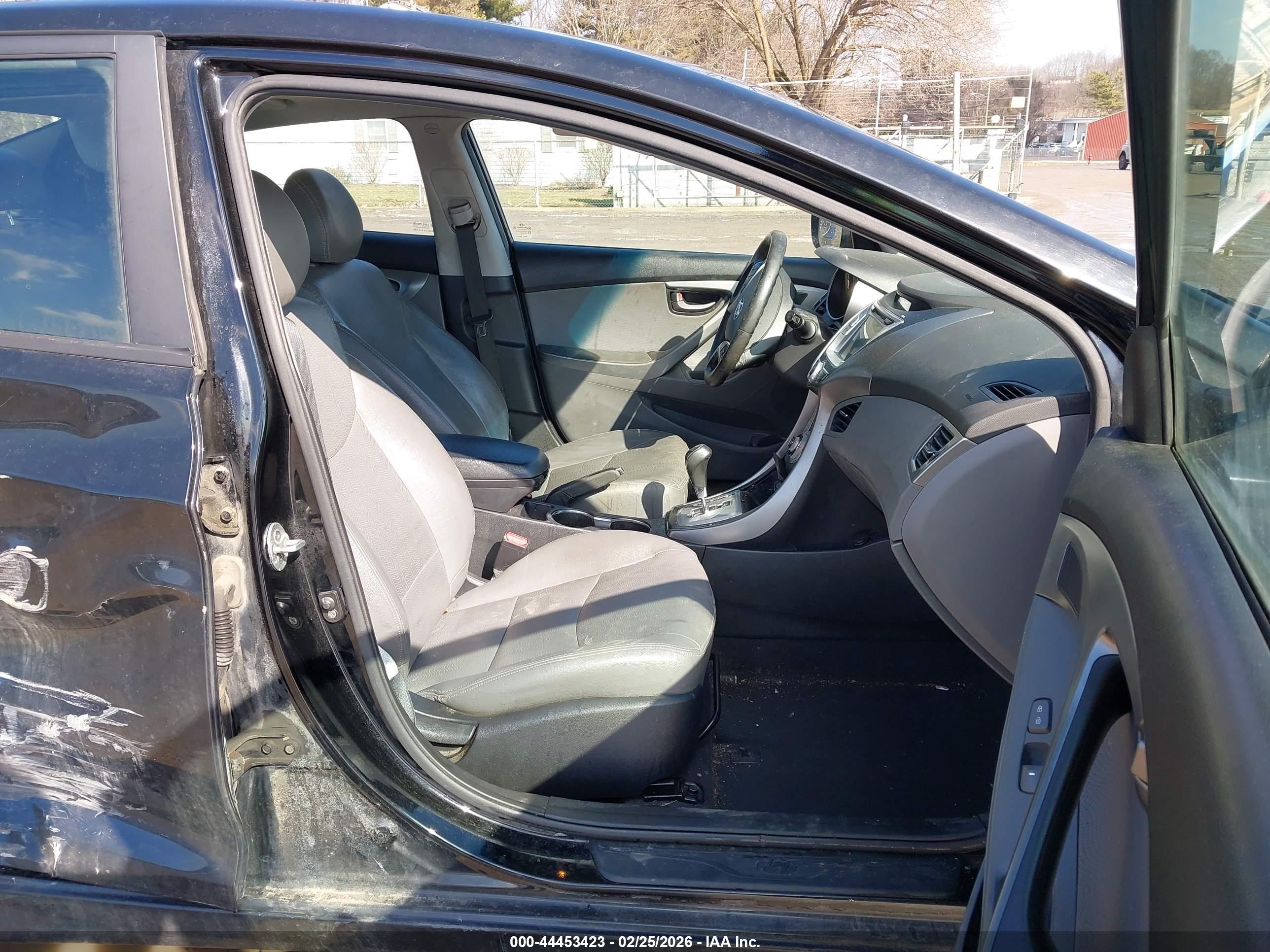 HYUNDAI ELANTRA image 5