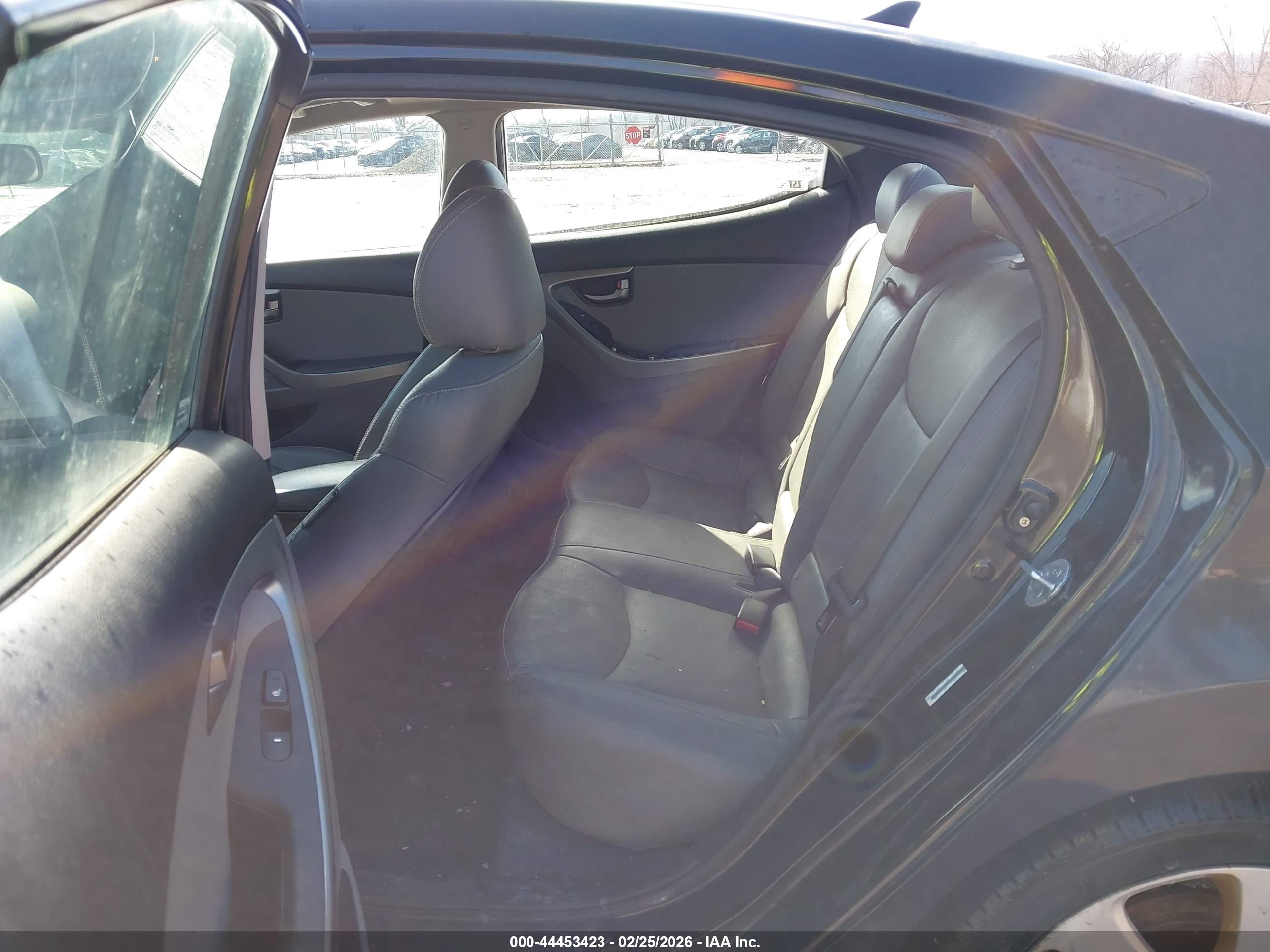 HYUNDAI ELANTRA image 8
