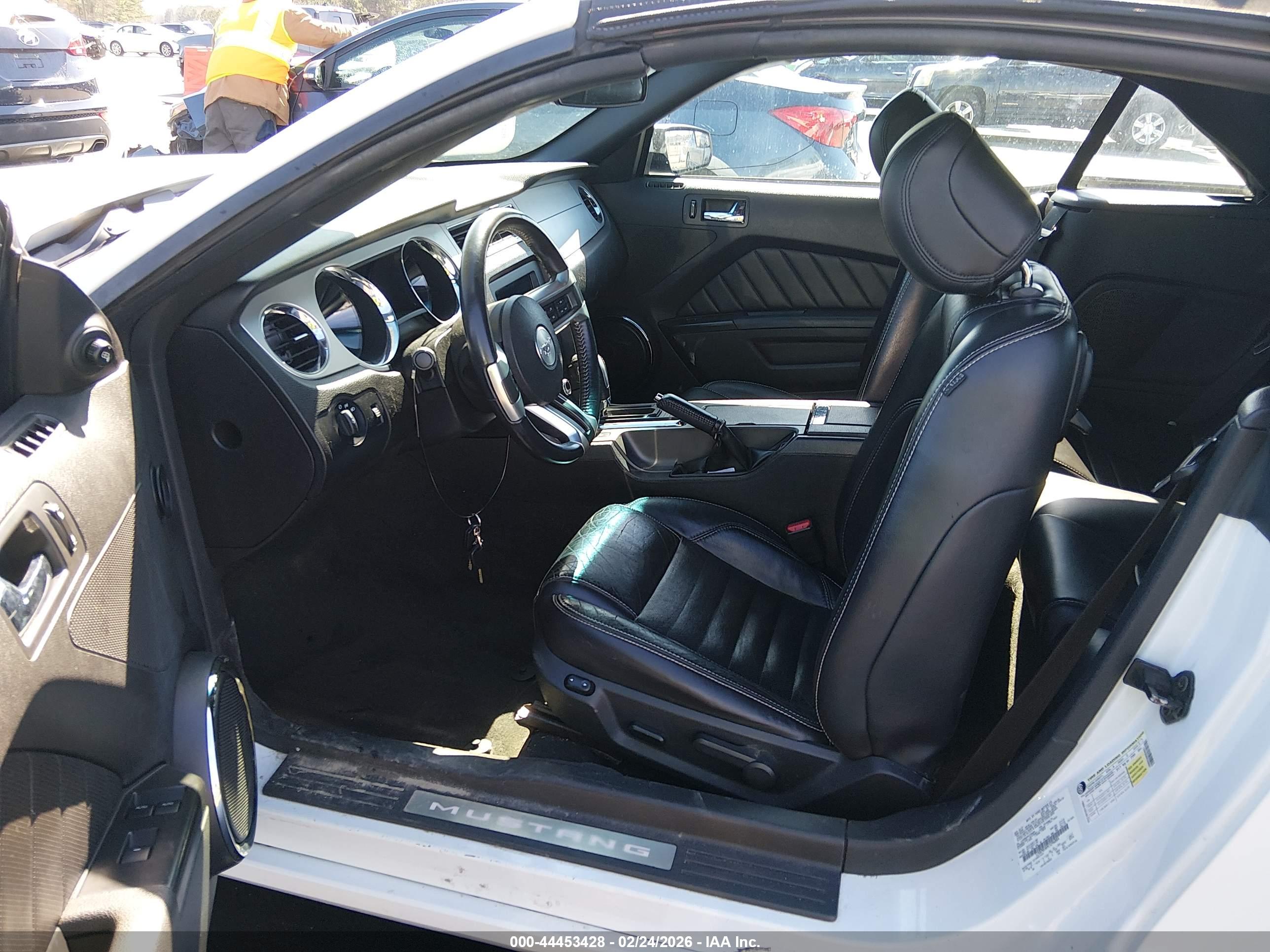 FORD MUSTANG image 5