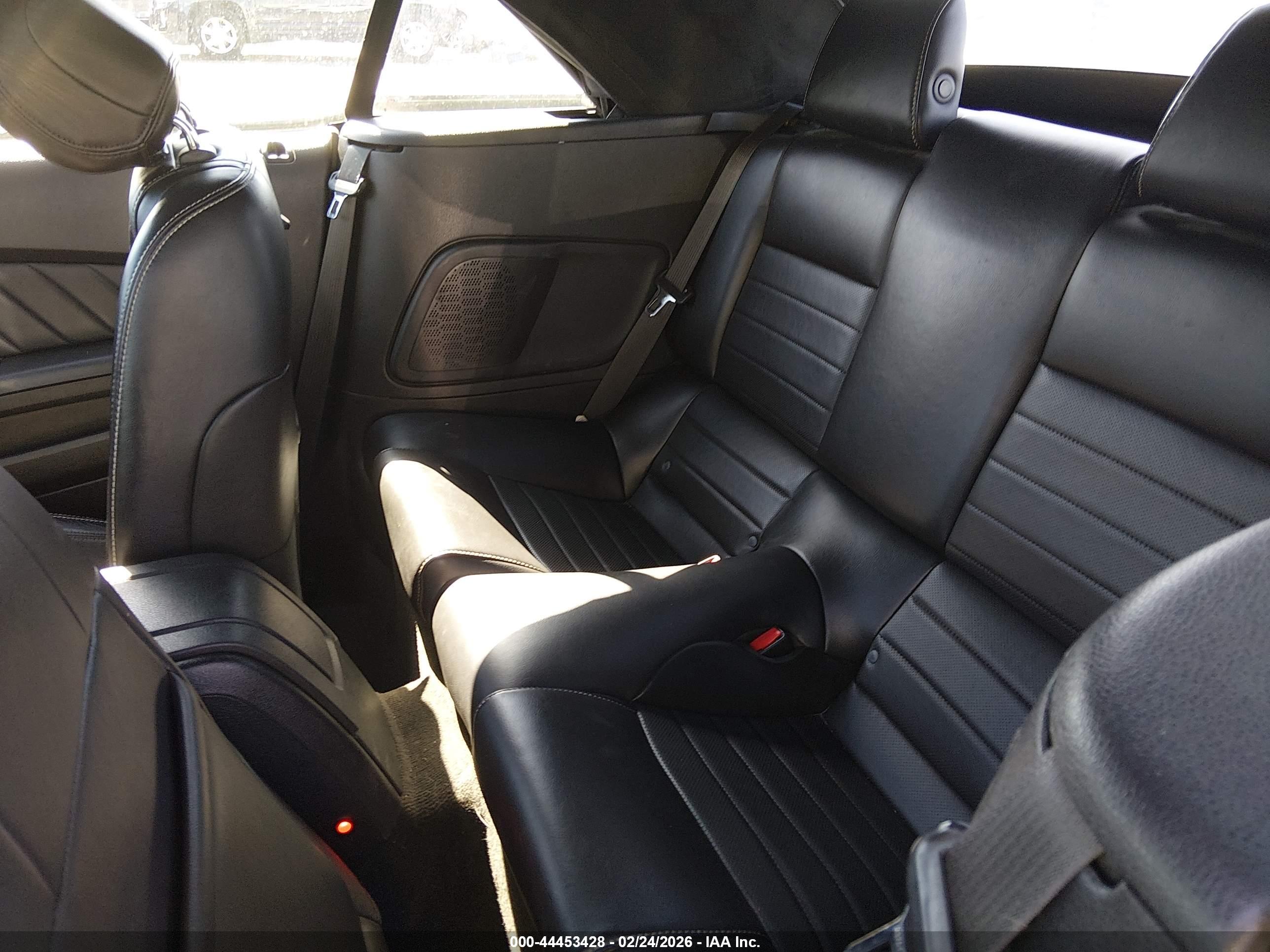 FORD MUSTANG image 8