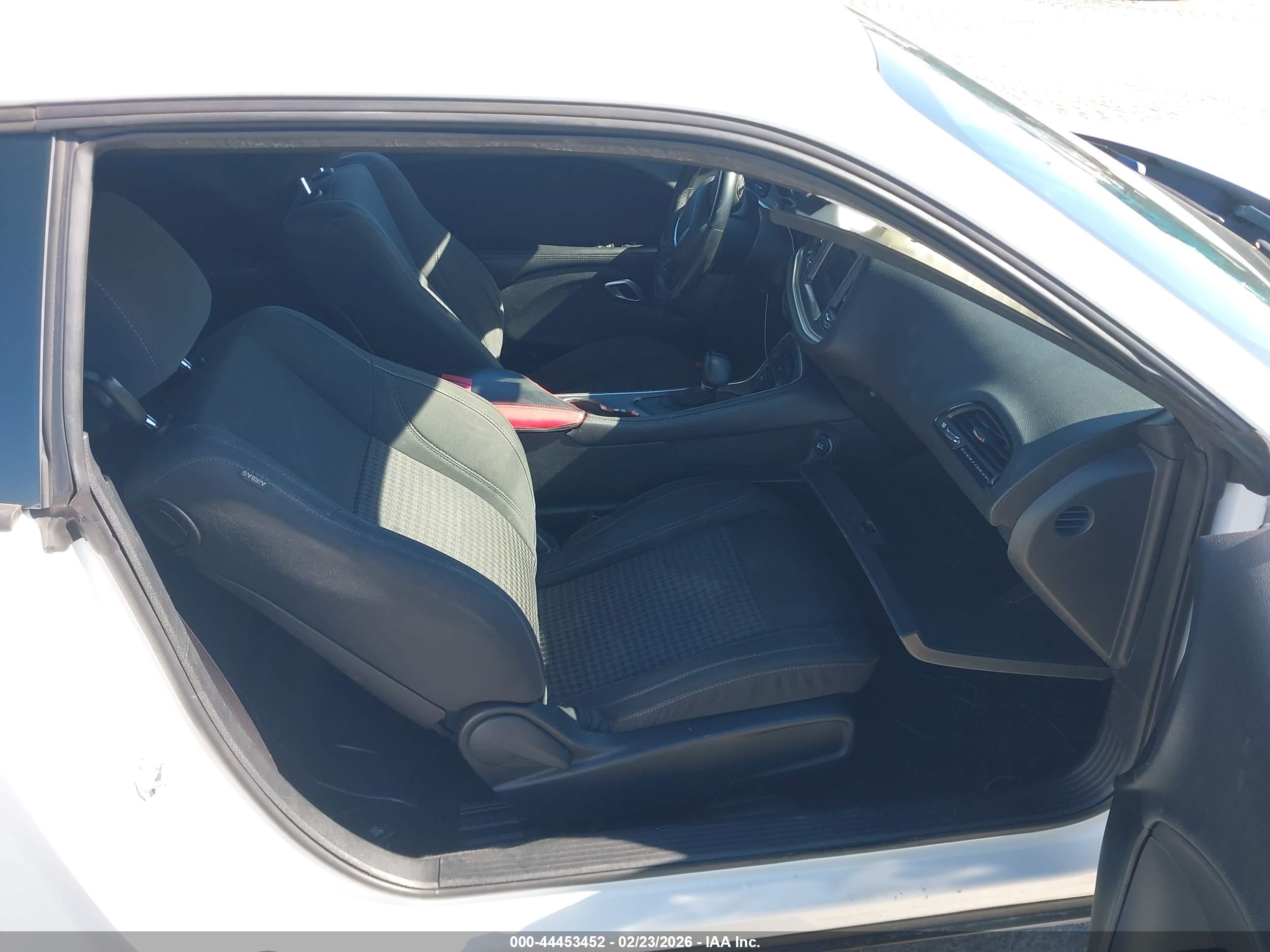 DODGE CHALLENGER image 5