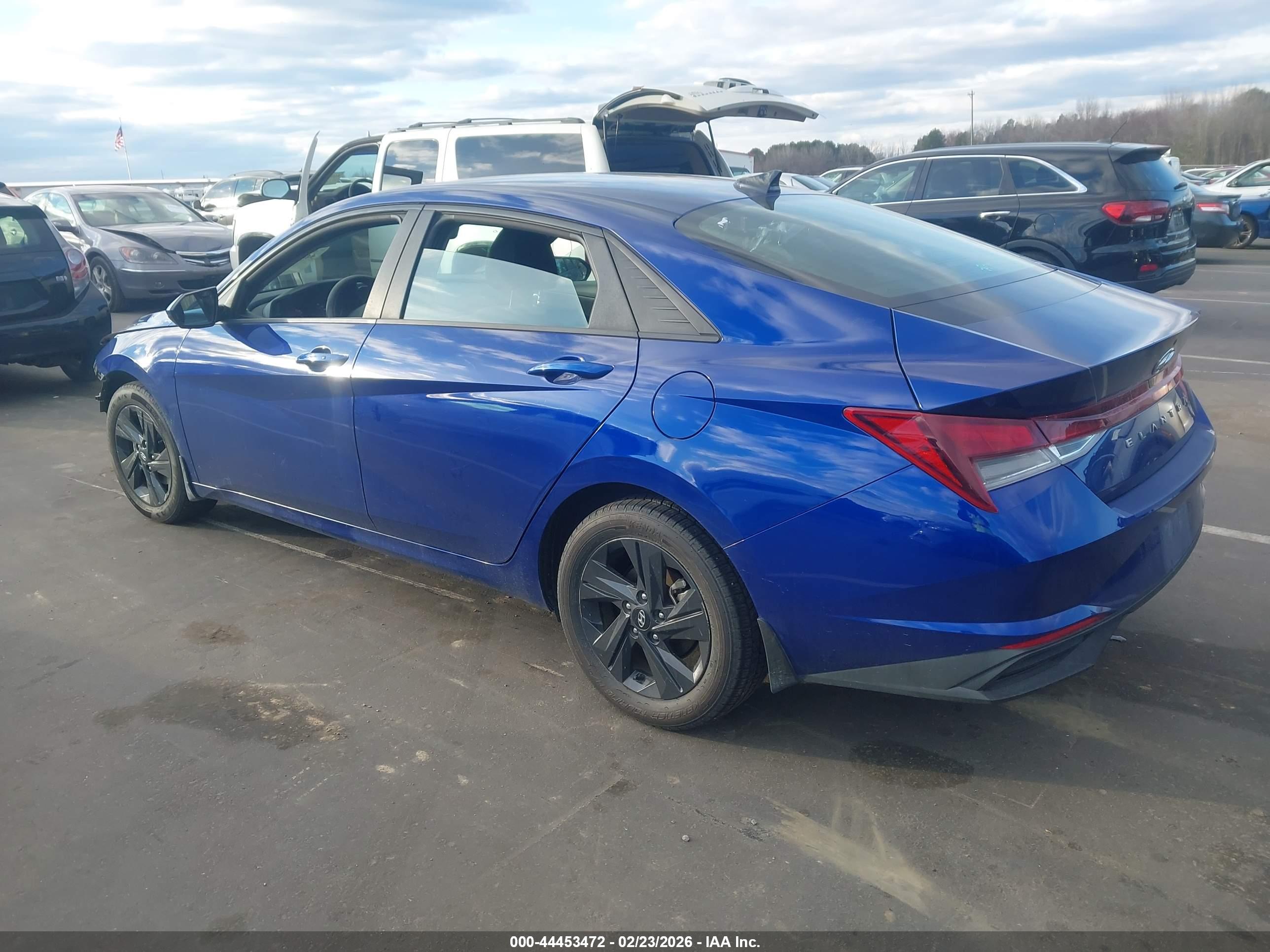 HYUNDAI ELANTRA image 3