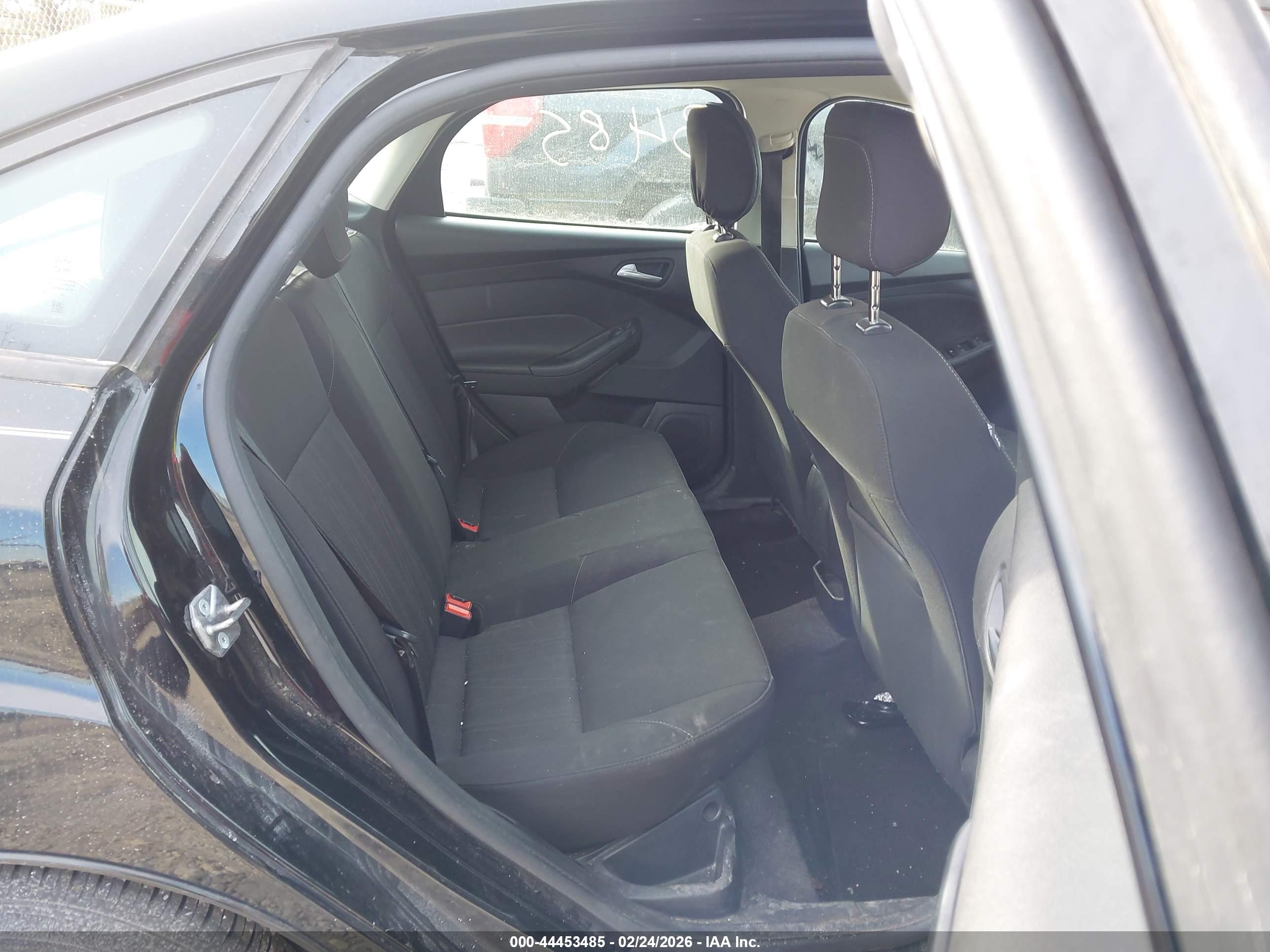 FORD FOCUS image 8