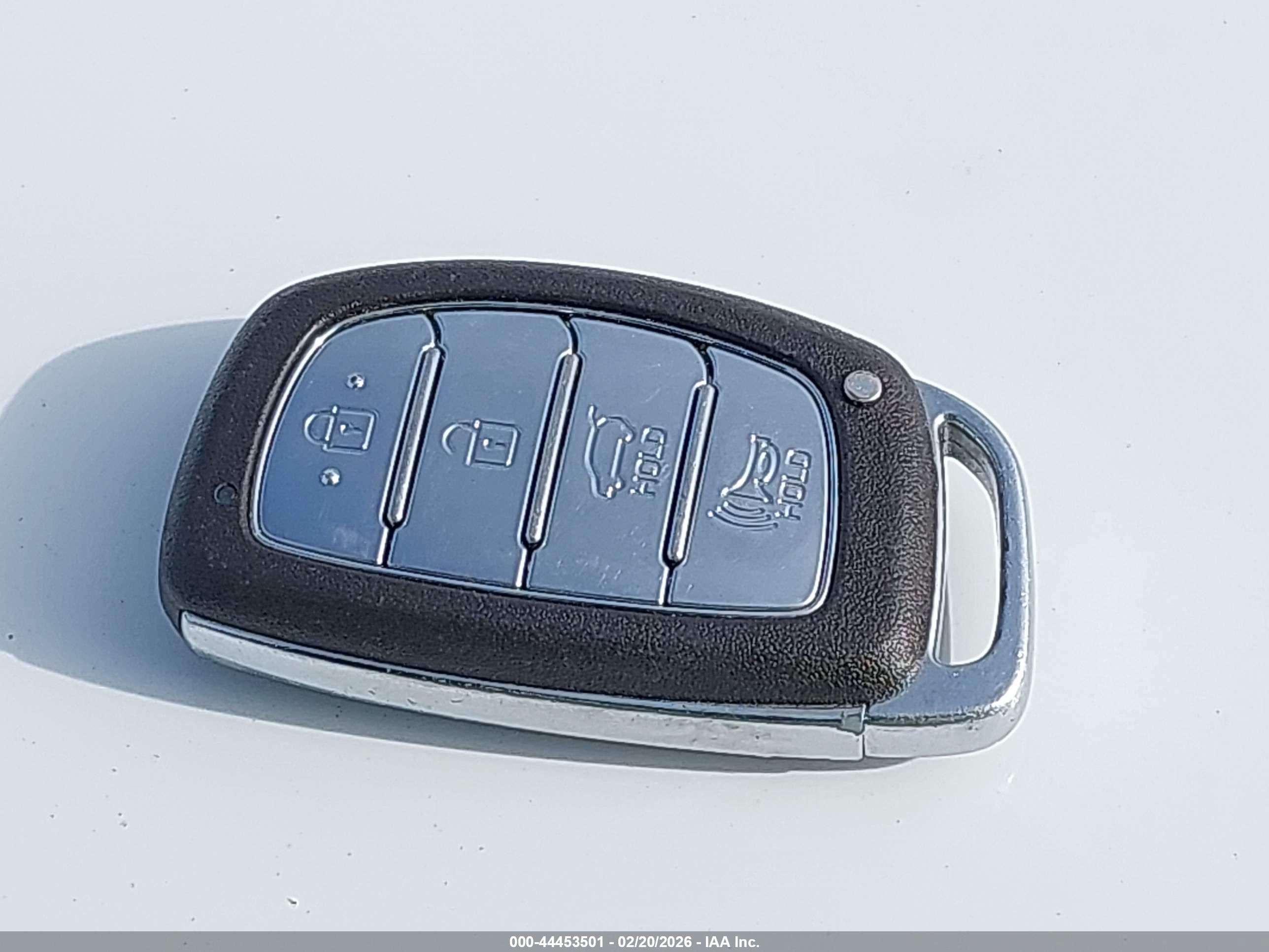 HYUNDAI TUCSON image 11