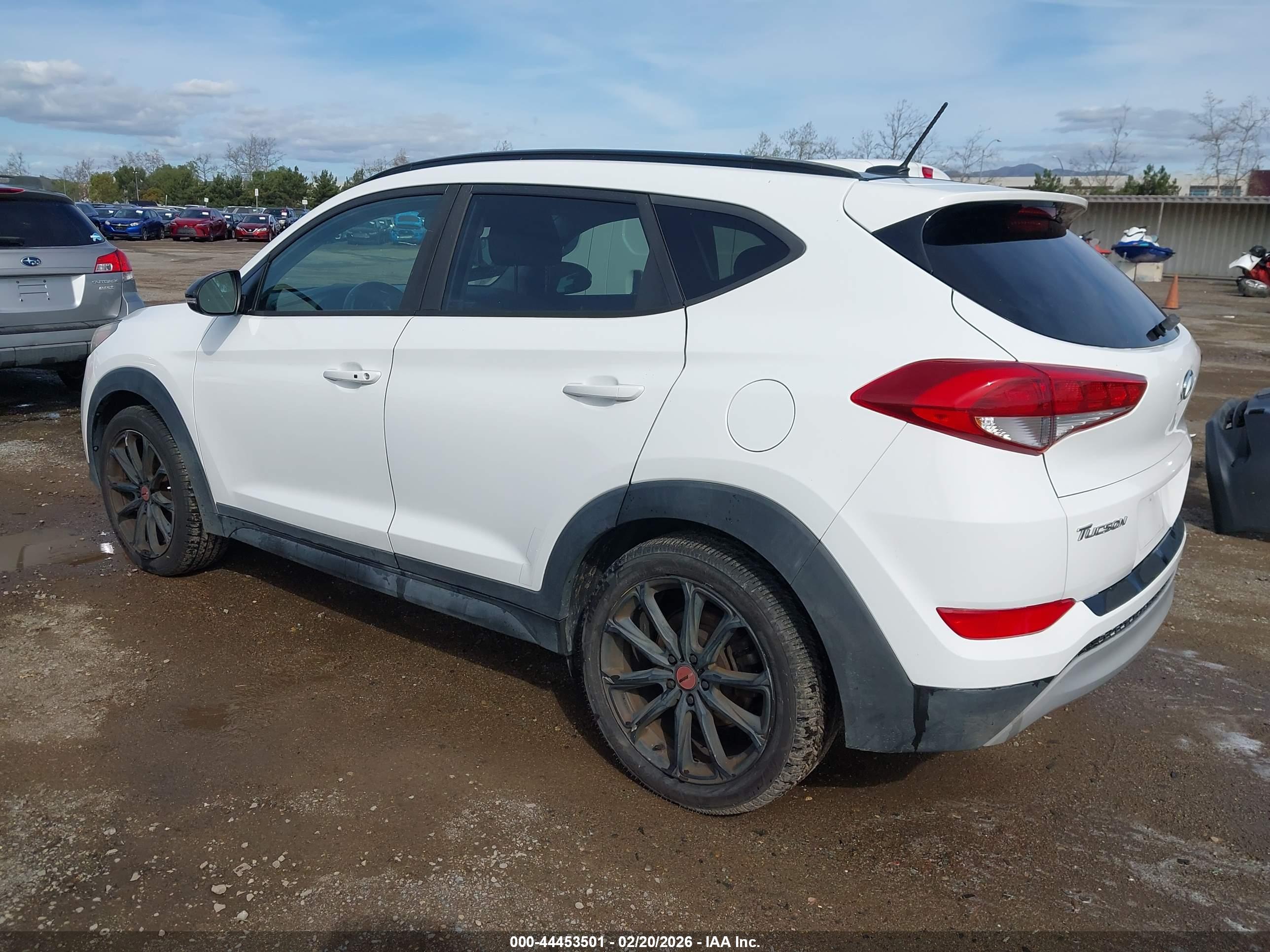HYUNDAI TUCSON image 3