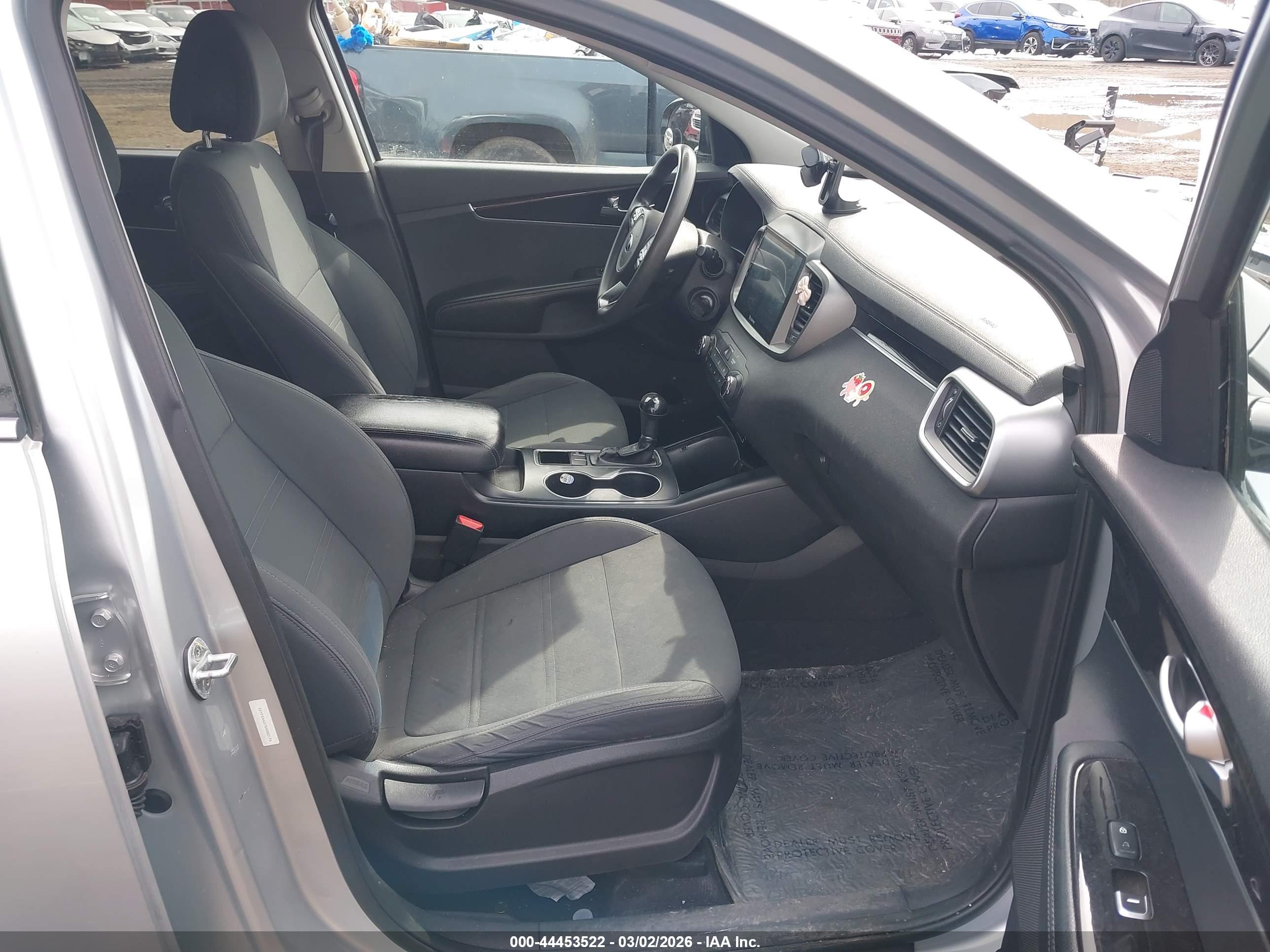 KIA SORENTO image 5