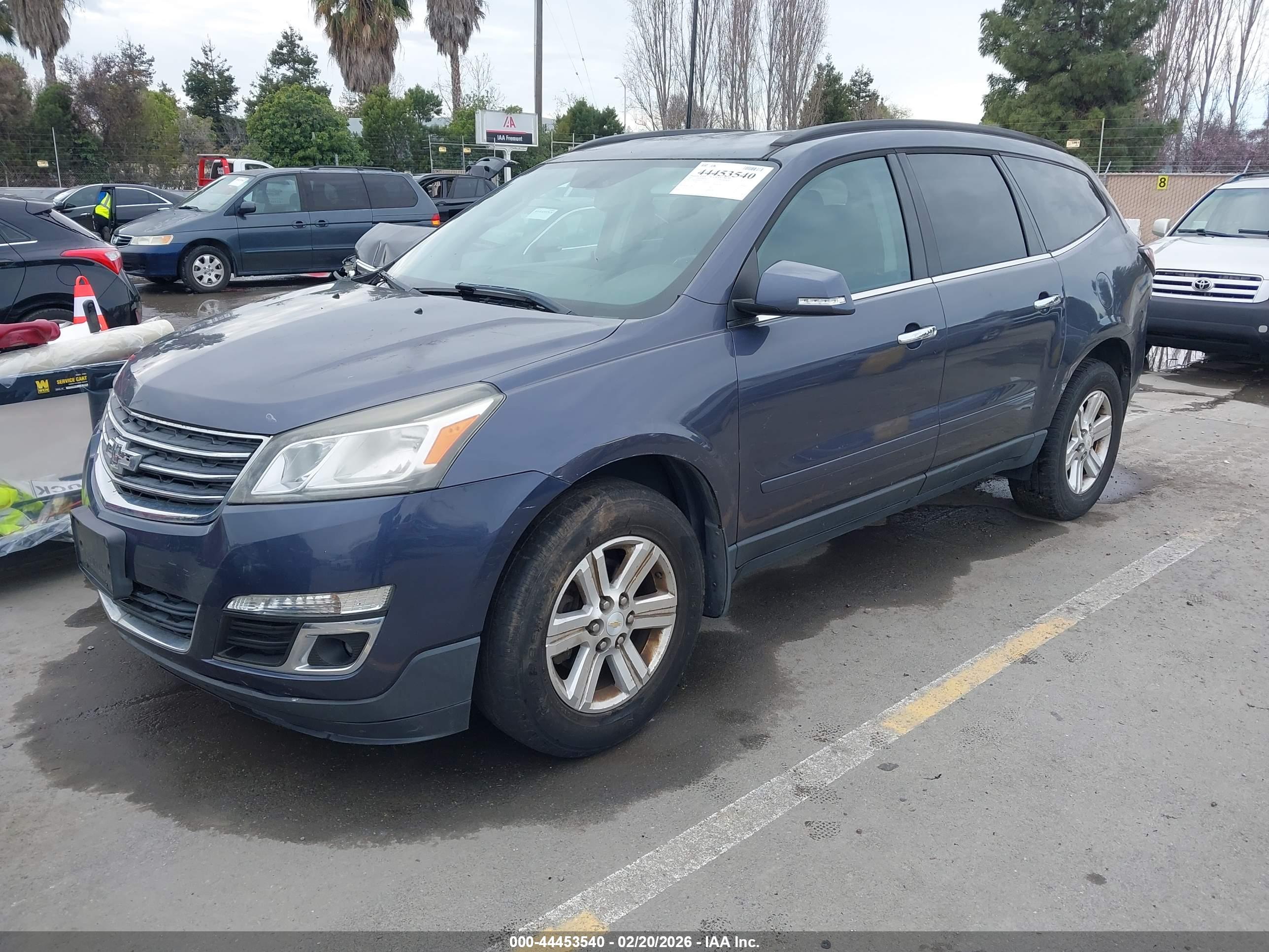 CHEVROLET TRAVERSE image 2