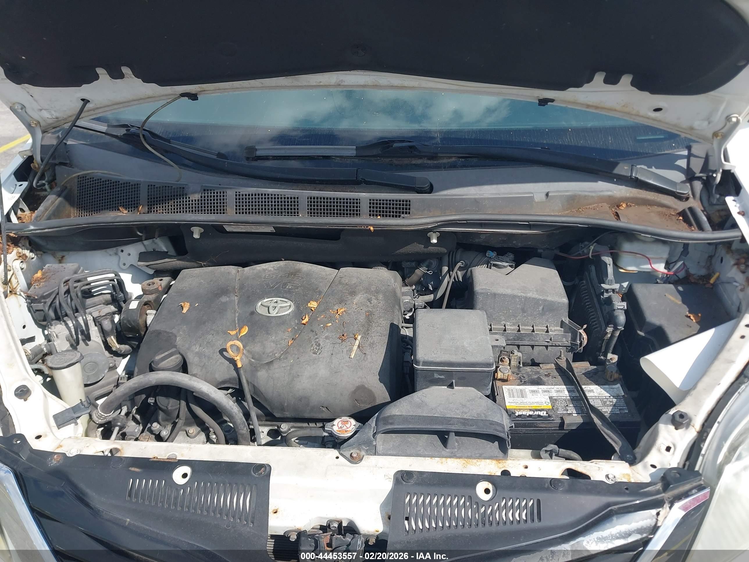 TOYOTA SIENNA image 10