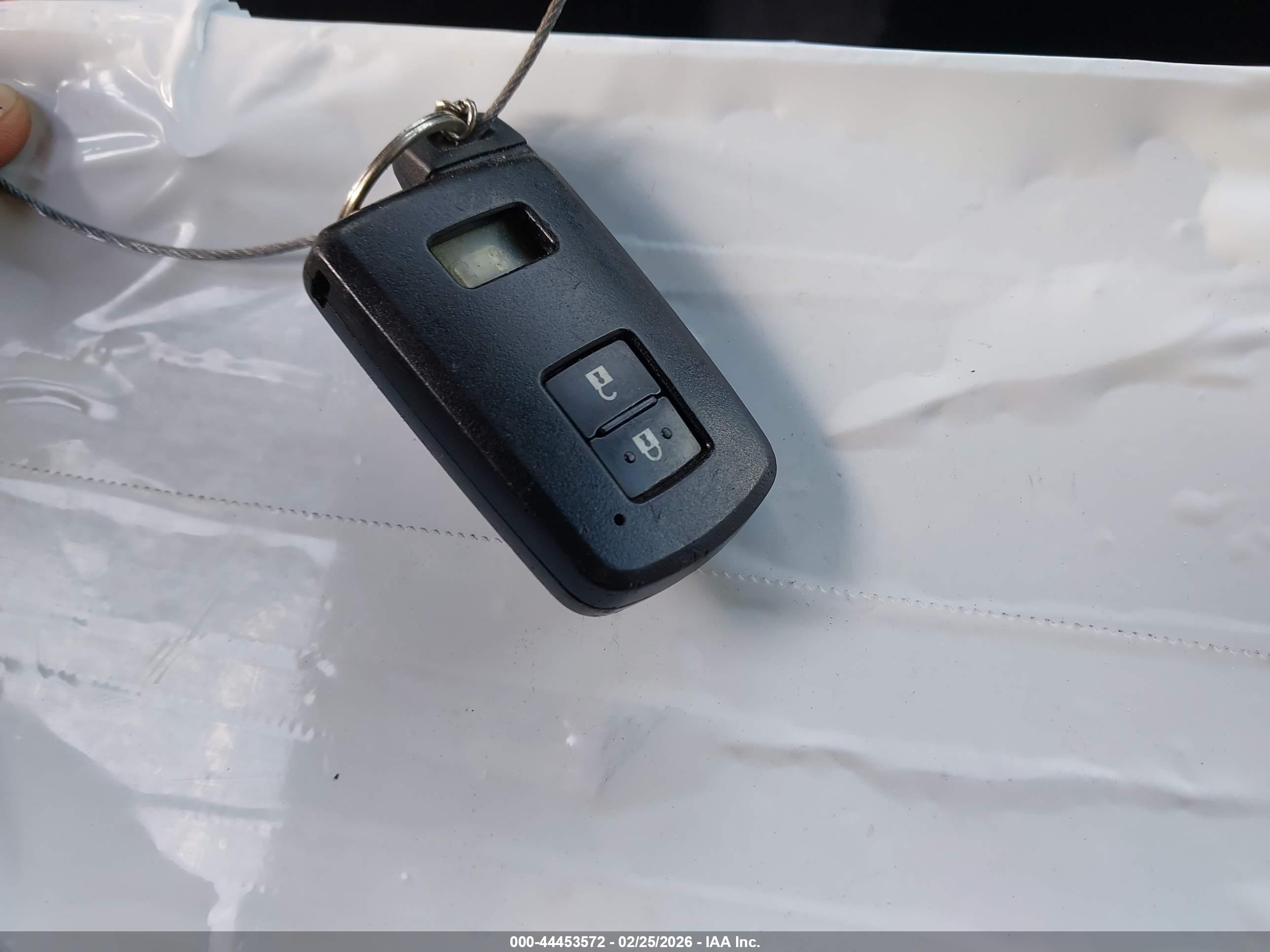 TOYOTA PRIUS image 11