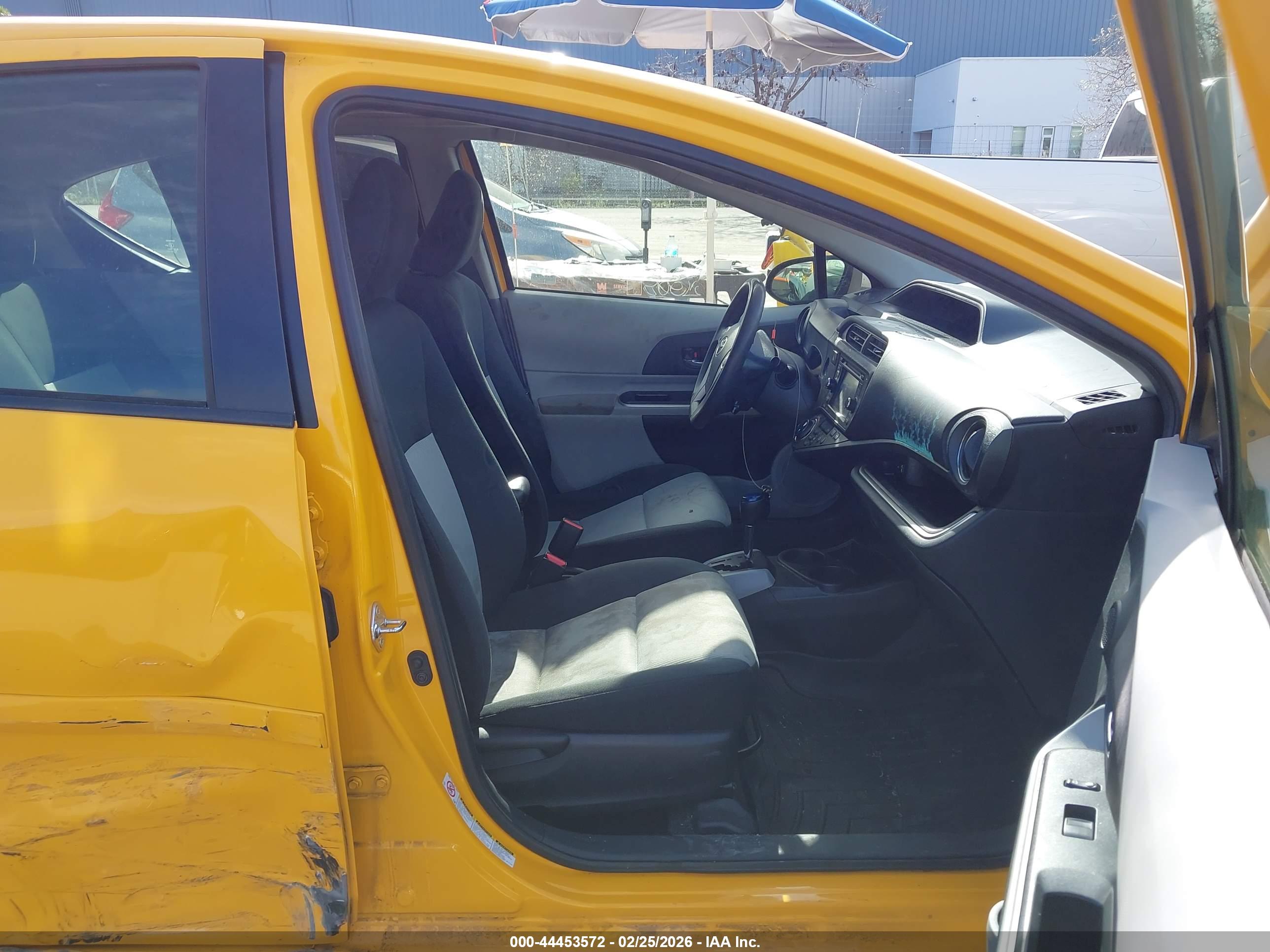 TOYOTA PRIUS image 5