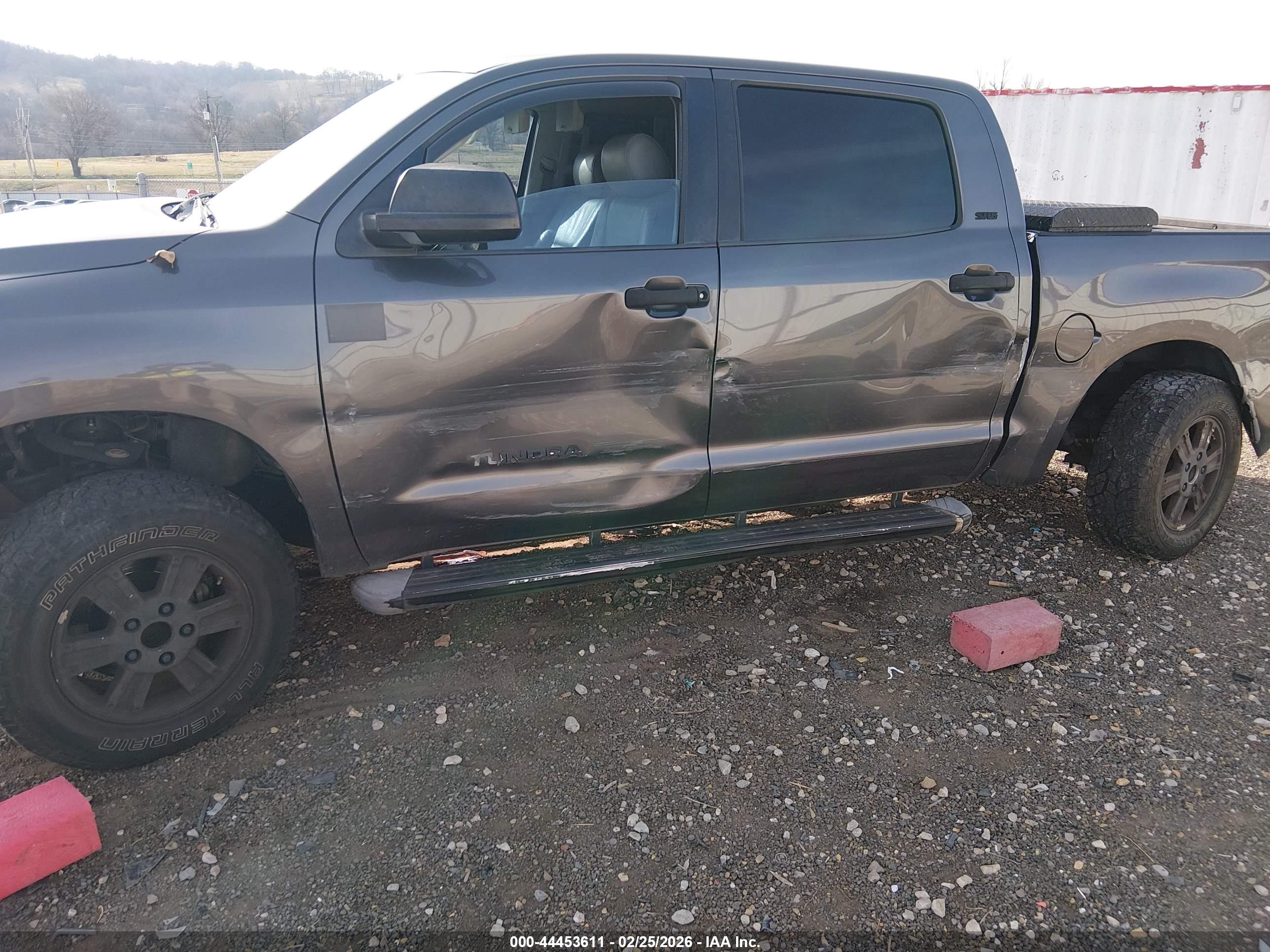 TOYOTA TUNDRA image 6