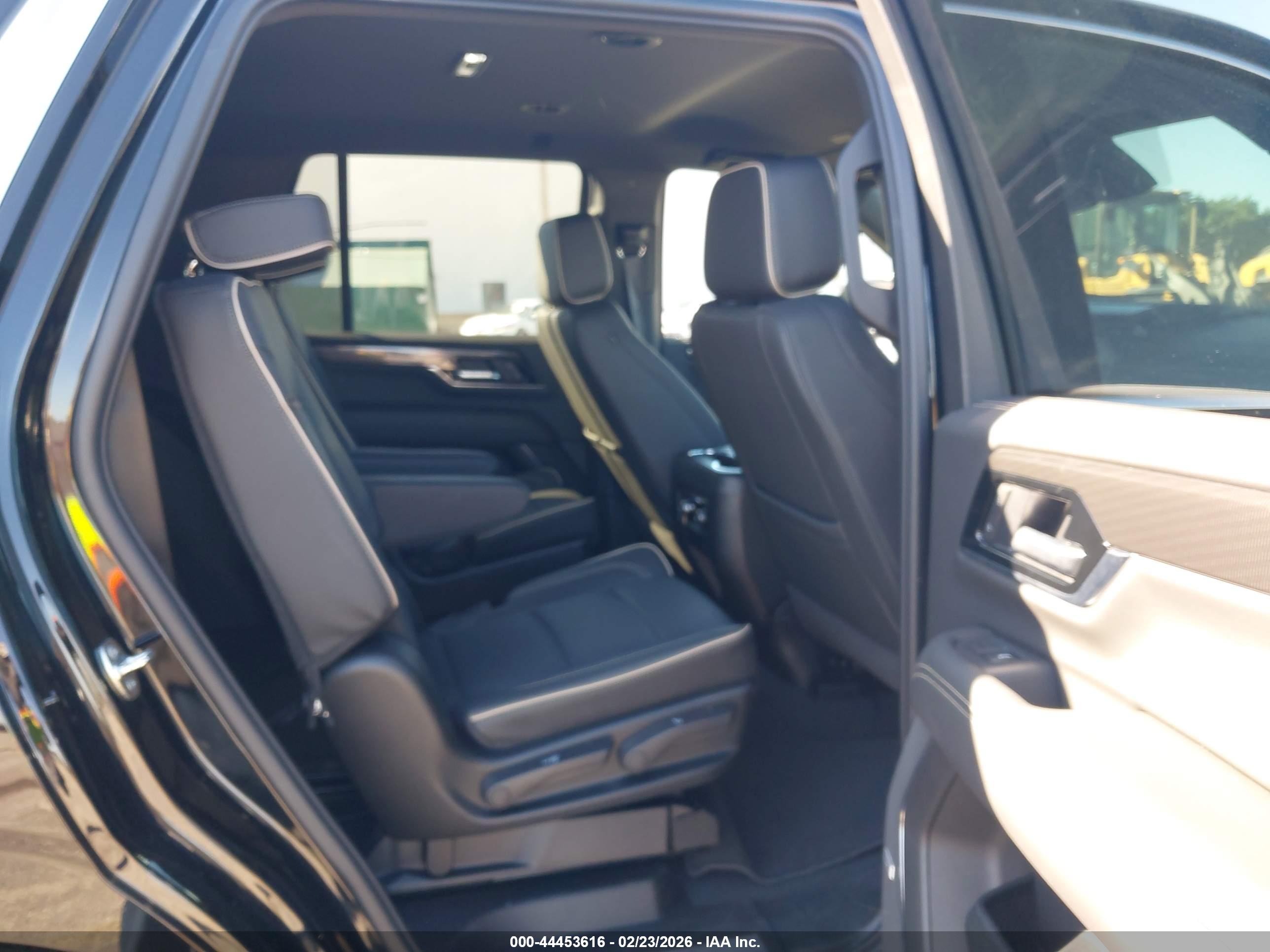 GMC YUKON image 8