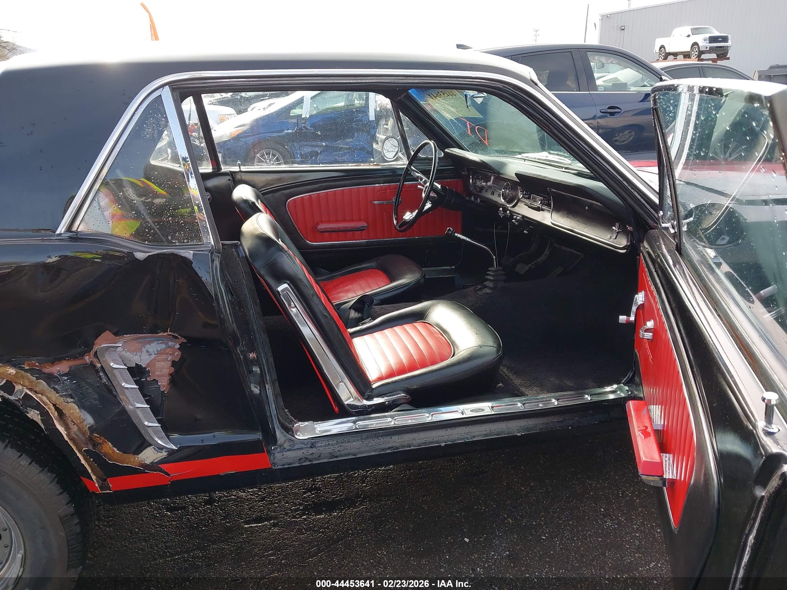 FORD MUSTANG image 5
