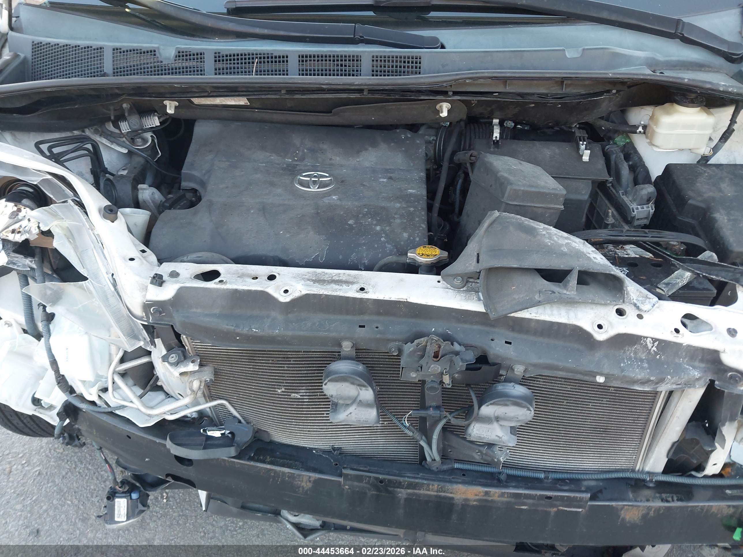 TOYOTA SIENNA image 10