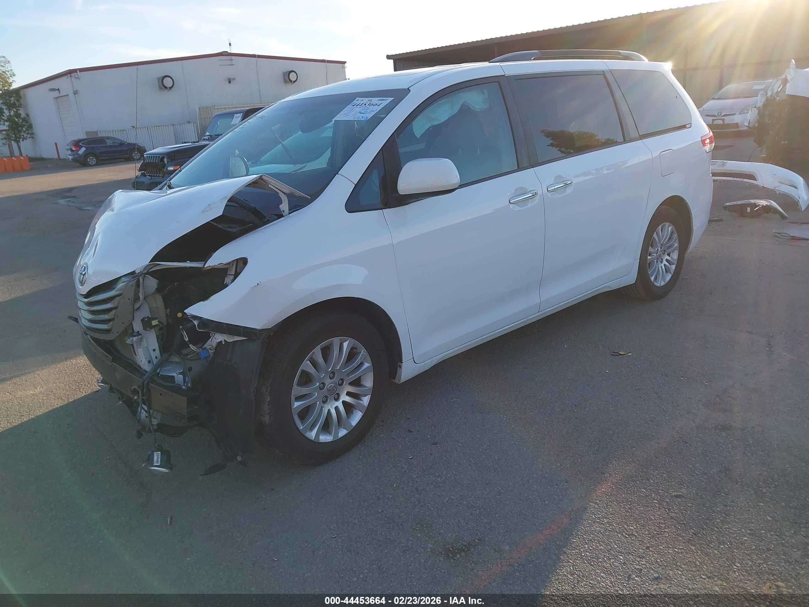 TOYOTA SIENNA image 2